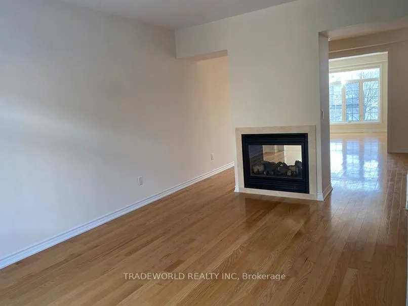 Photo 4 of 16 Living Crescent, Markham, Victoria Square — HOMEH