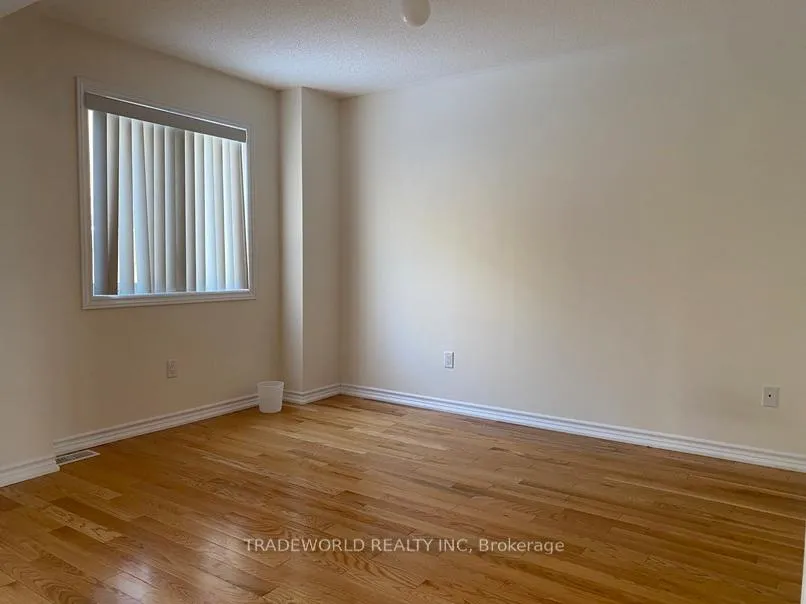 Photo 6 of 16 Living Crescent, Markham, Victoria Square — HOMEH