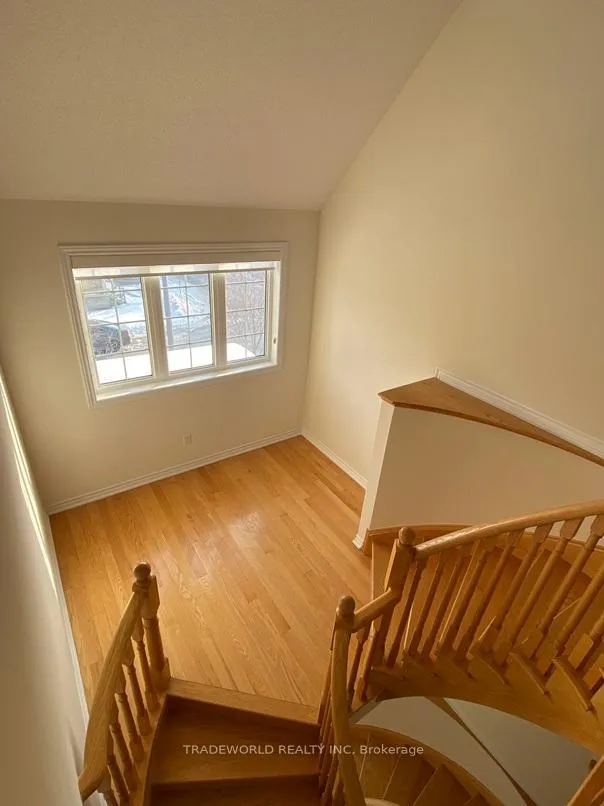 Photo 10 of 16 Living Crescent, Markham, Victoria Square — HOMEH