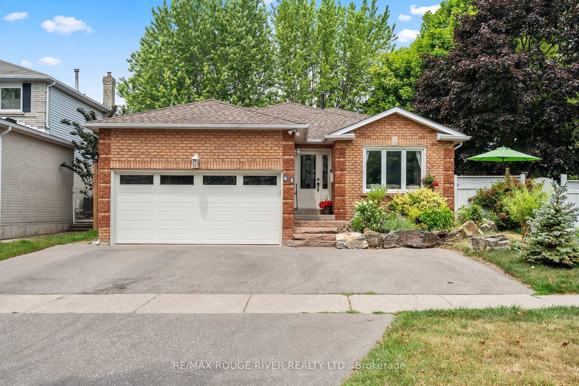 Photo 1 of 41 Peachtree Crescent, Clarington, Bowmanville — HOMEH