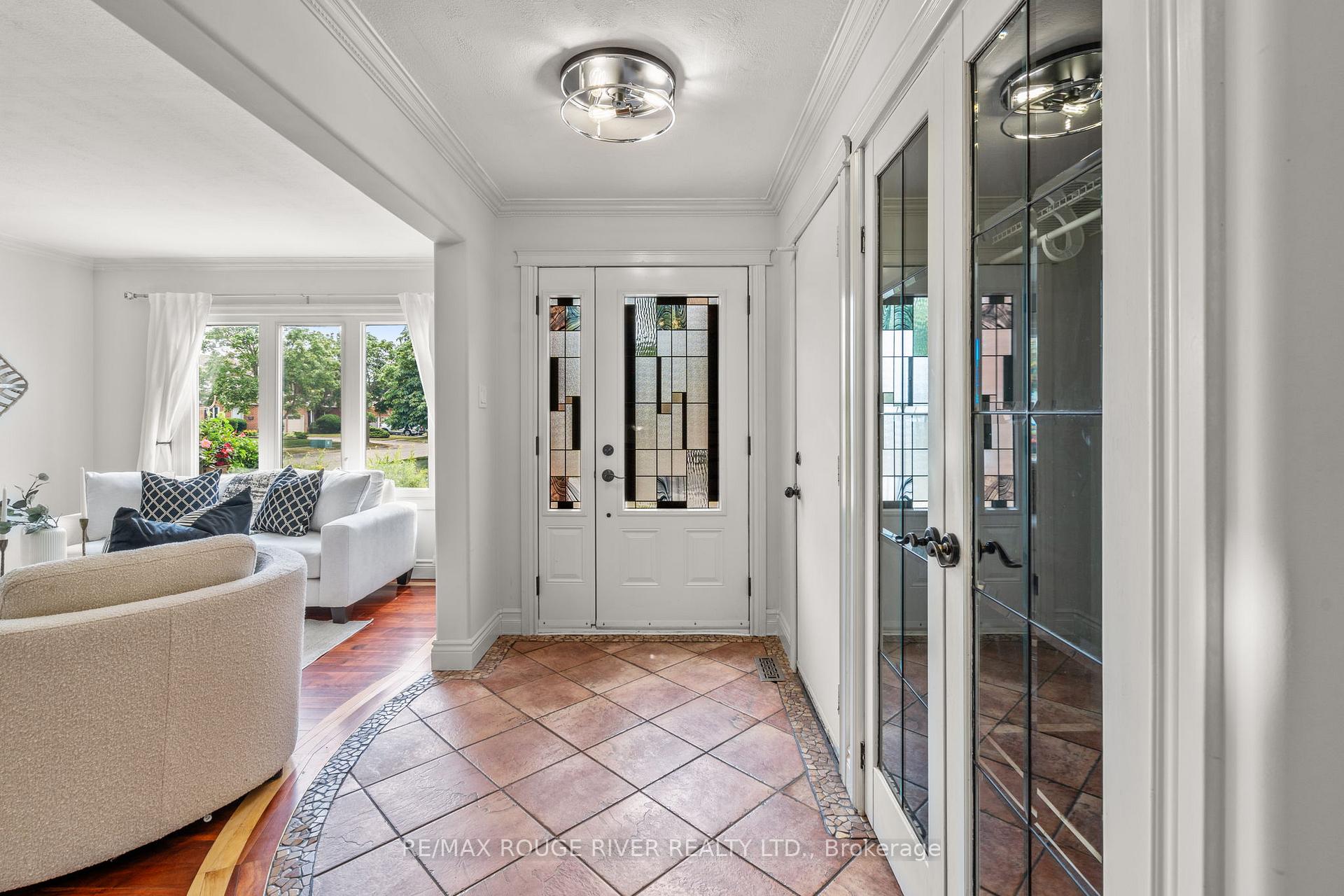 Photo 3 of 41 Peachtree Crescent, Clarington, Bowmanville — HOMEH