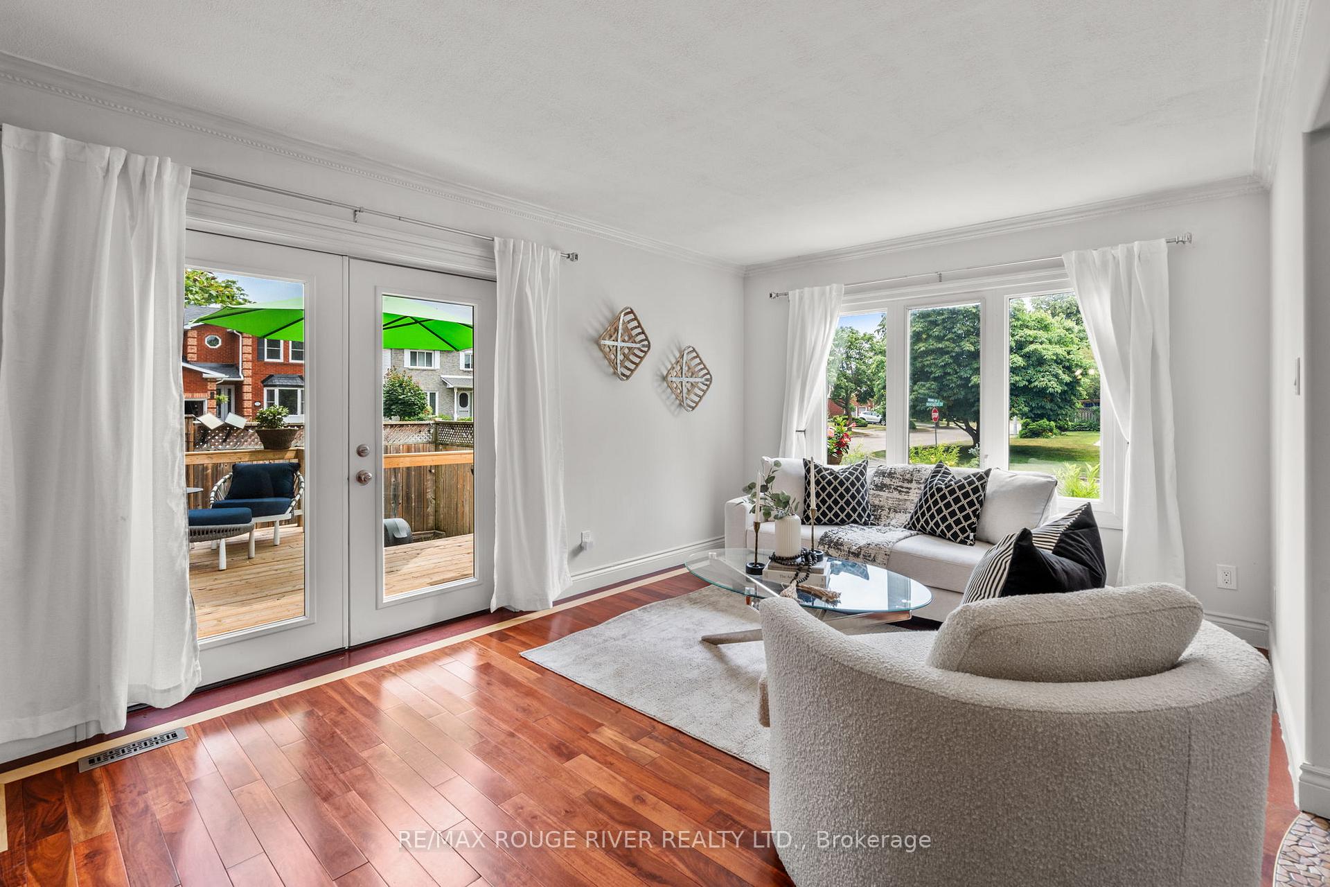Photo 5 of 41 Peachtree Crescent, Clarington, Bowmanville — HOMEH