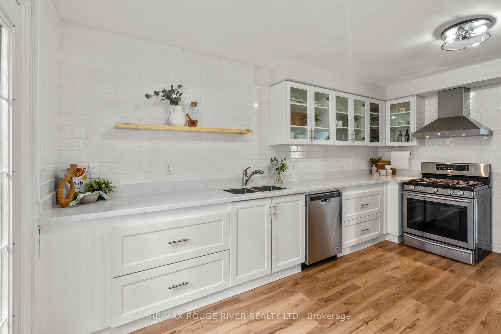 Photo 12 of 41 Peachtree Crescent, Clarington, Bowmanville — HOMEH