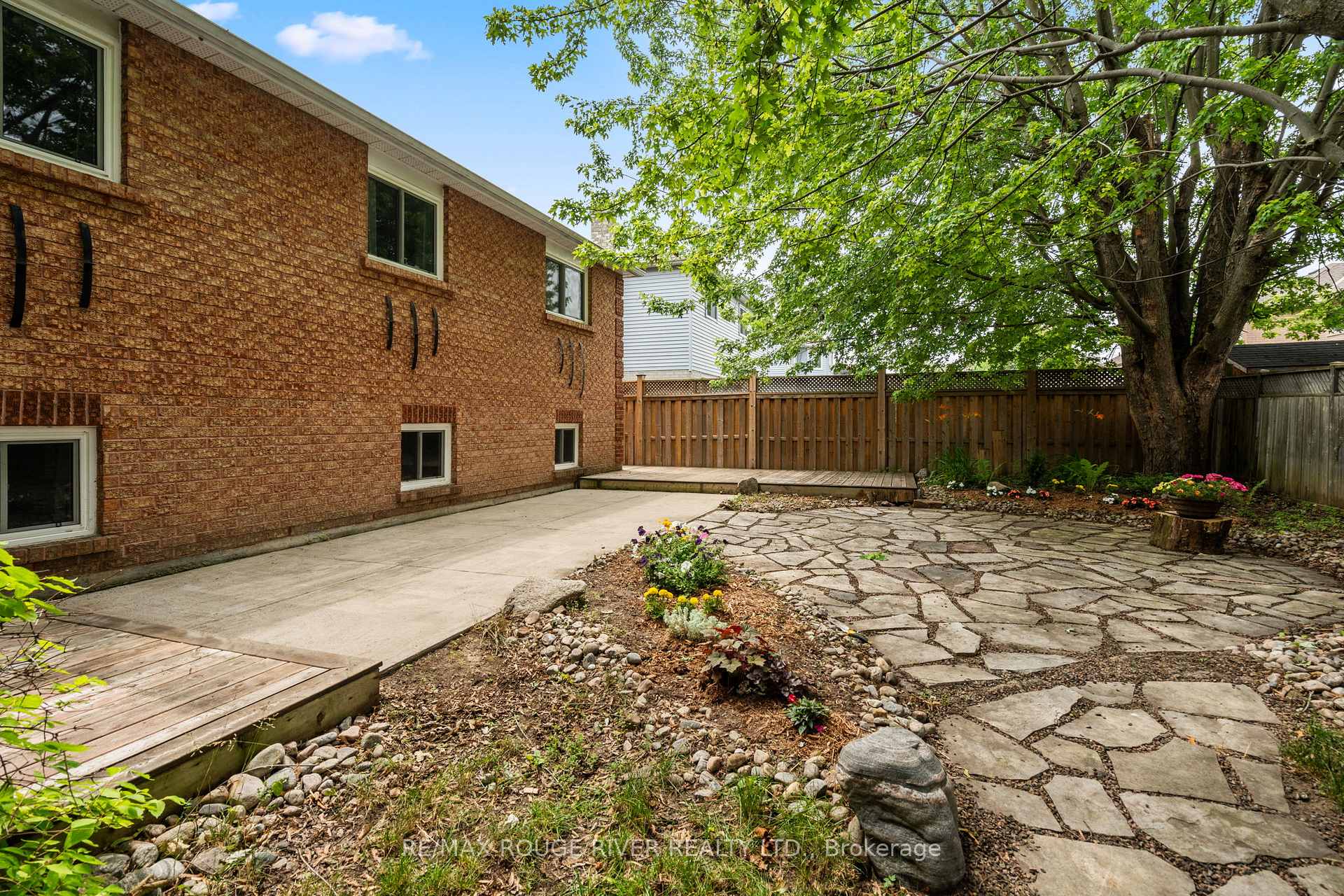 Photo 36 of 41 Peachtree Crescent, Clarington, Bowmanville — HOMEH