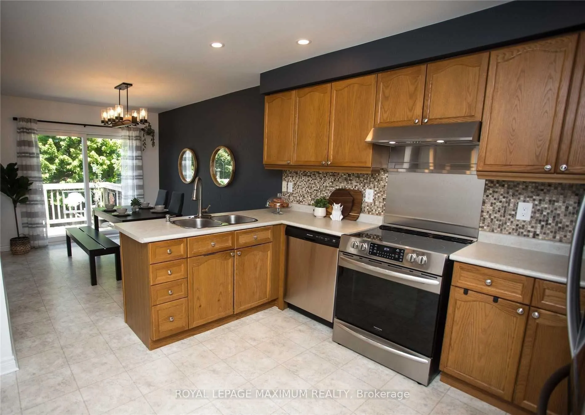 Photo 3 of 12 Trask Drive, Barrie, Ardagh — HOMEH