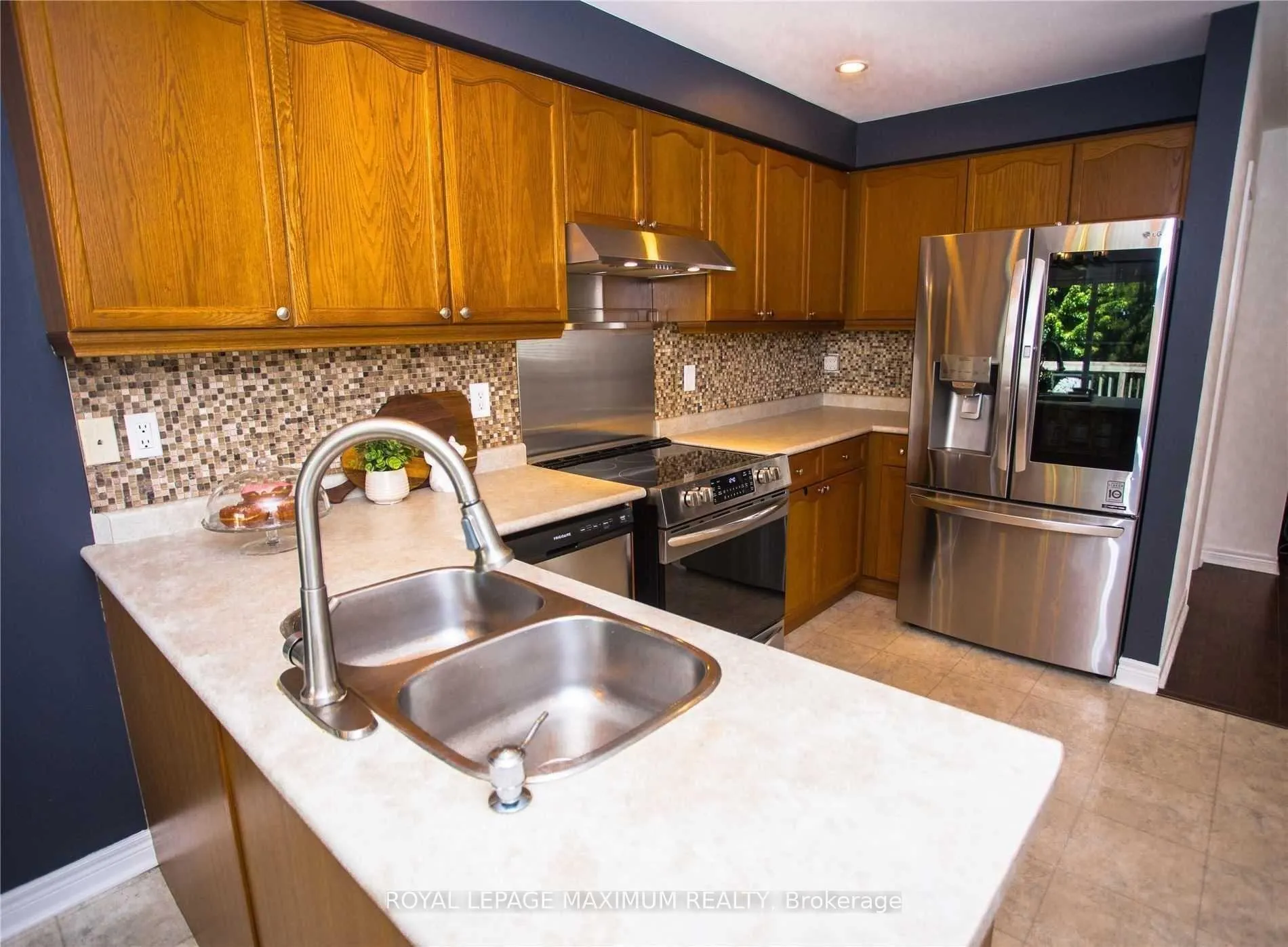 Photo 4 of 12 Trask Drive, Barrie, Ardagh — HOMEH