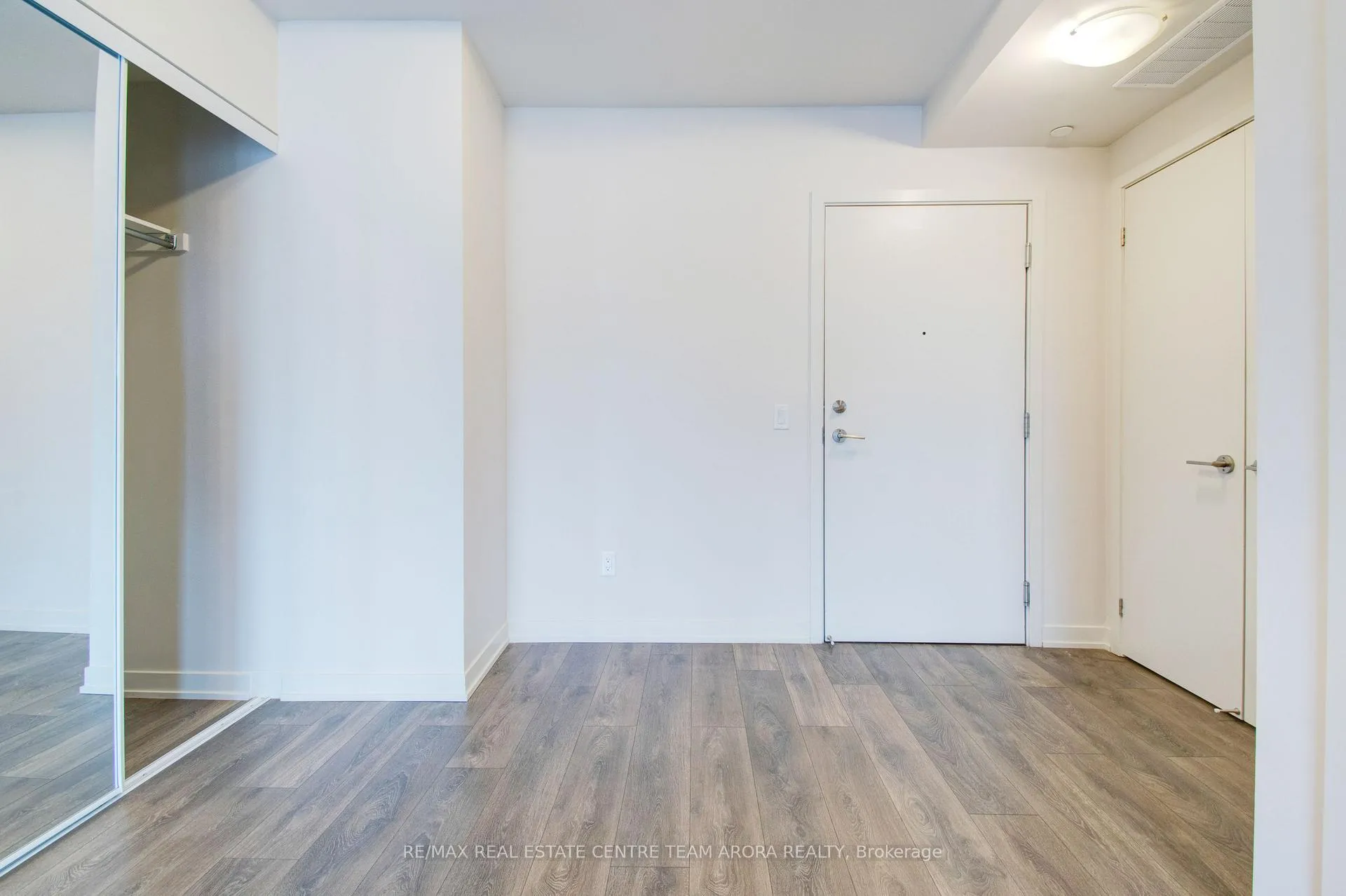 Photo 8 of Unit 417, 58 Sky Harbour Drive, Brampton, Bram West — HOMEH