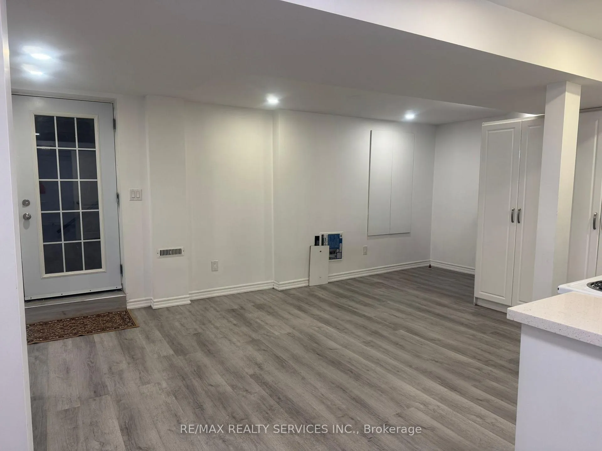 Photo 5 of 20 Driscoll Drive, Brampton, Brampton South — HOMEH