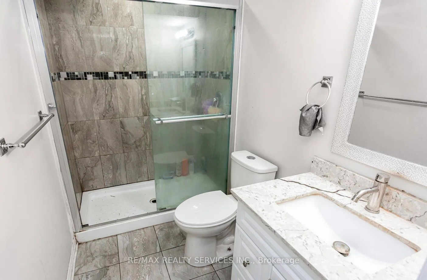 Photo 10 of 20 Driscoll Drive, Brampton, Brampton South — HOMEH