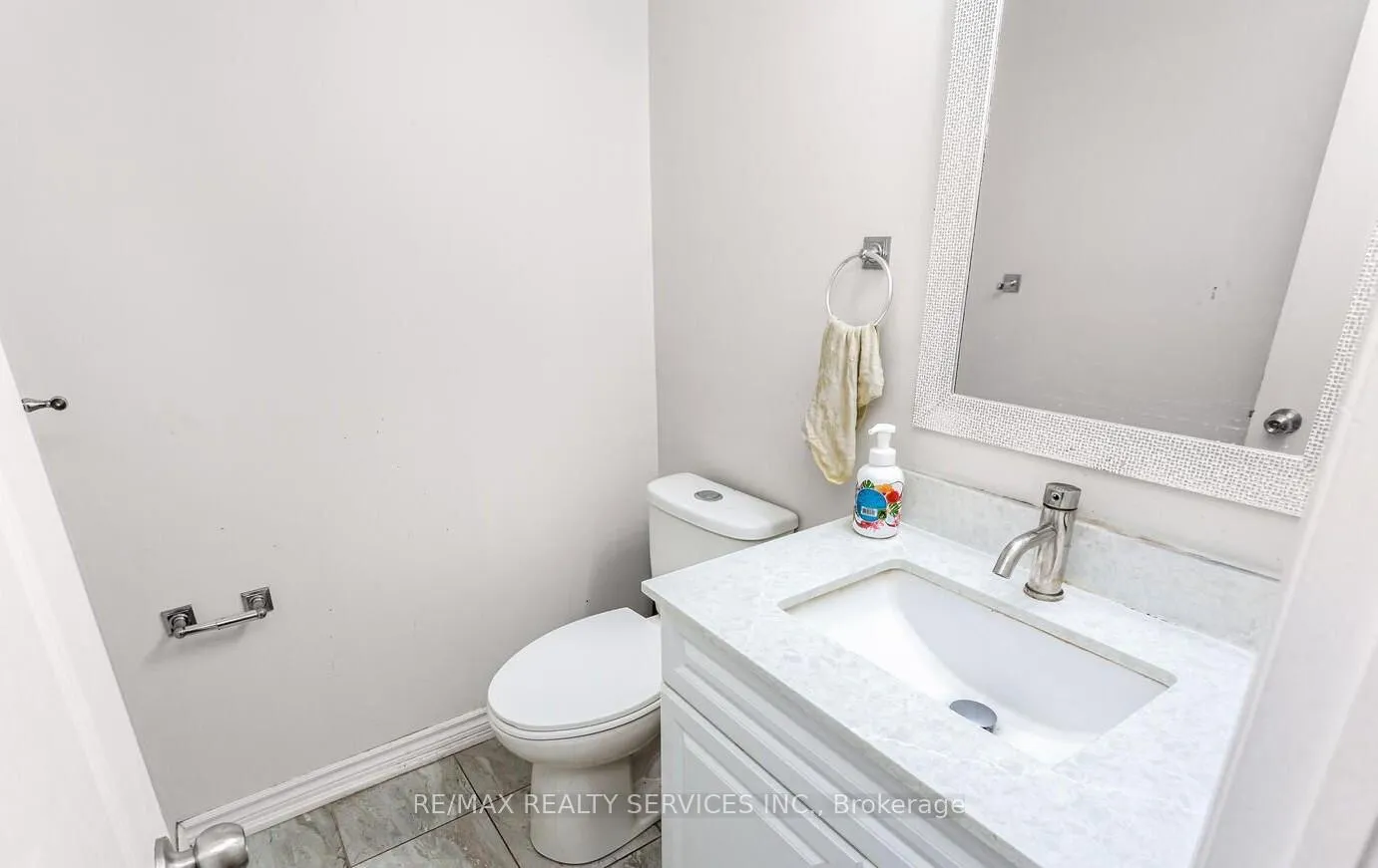 Photo 11 of 20 Driscoll Drive, Brampton, Brampton South — HOMEH