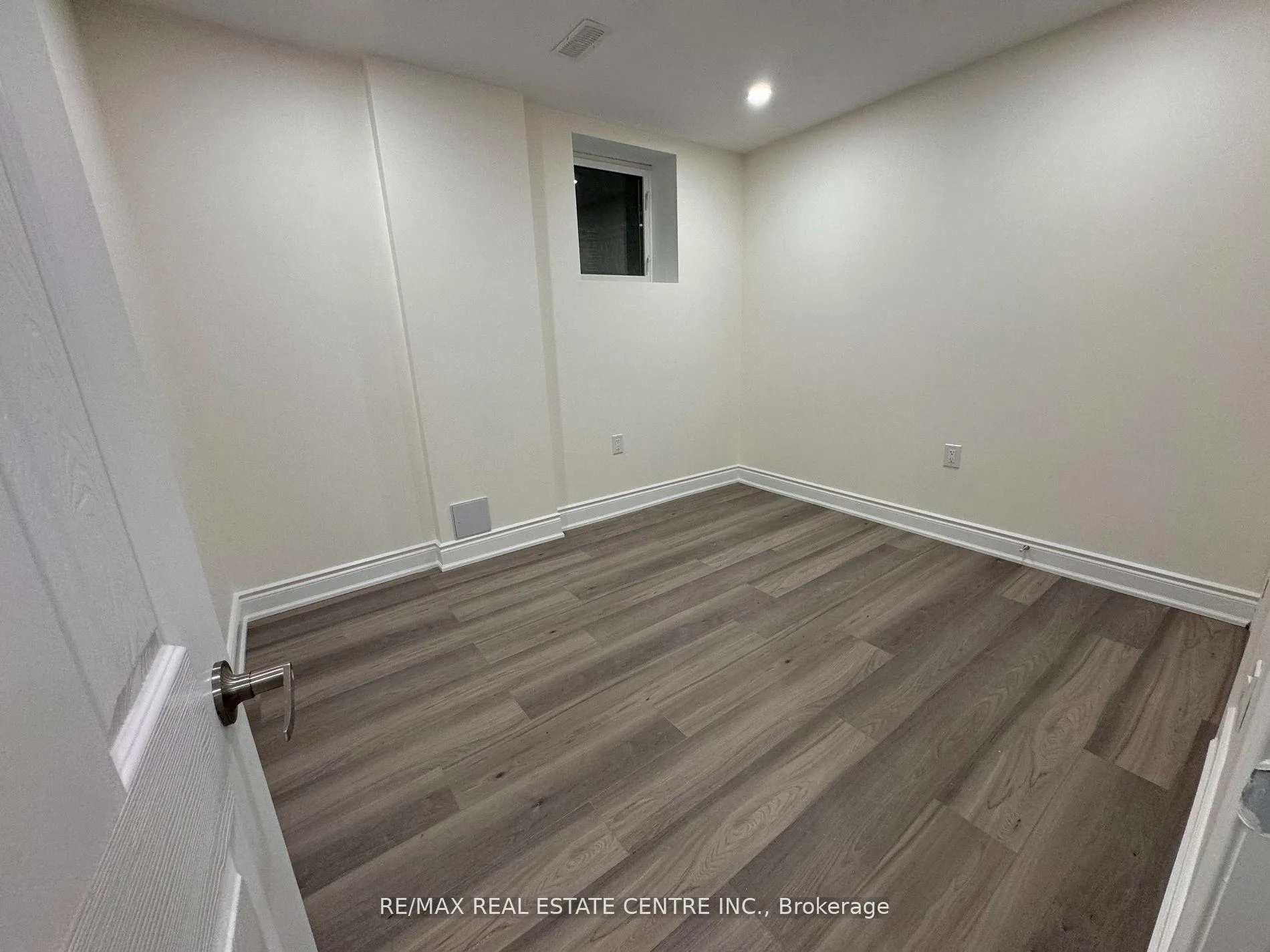Photo 5 of 25 Parity Road, Brampton, Credit Valley — HOMEH