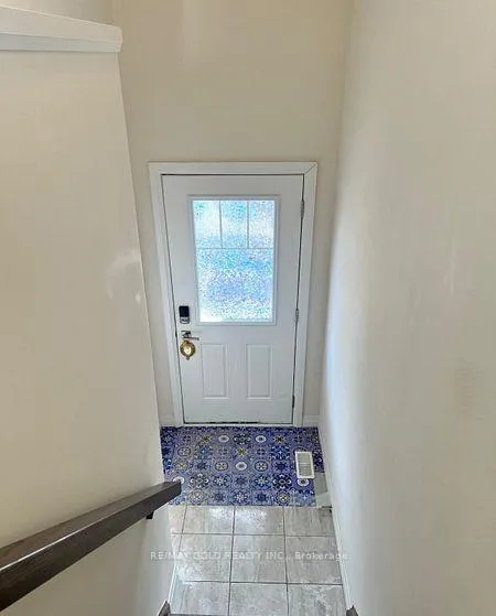 Photo 2 of 8 Pringle Lane, Hamilton, Ancaster — HOMEH