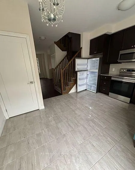 Photo 6 of 8 Pringle Lane, Hamilton, Ancaster — HOMEH