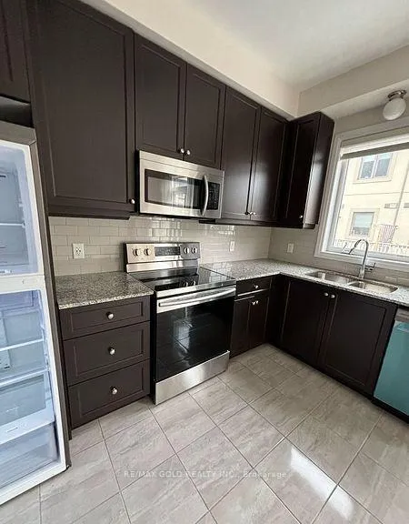 Photo 8 of 8 Pringle Lane, Hamilton, Ancaster — HOMEH