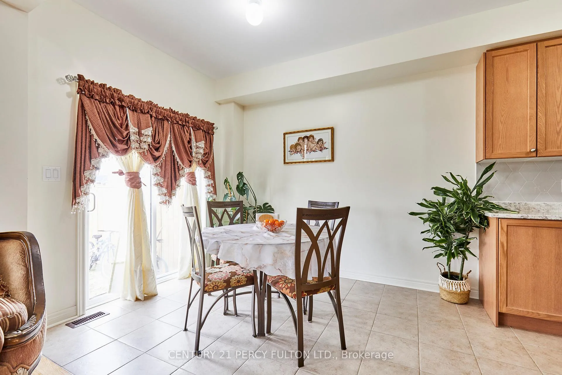 Photo 5 of 1205 Kettering Drive, Oshawa, Eastdale — HOMEH