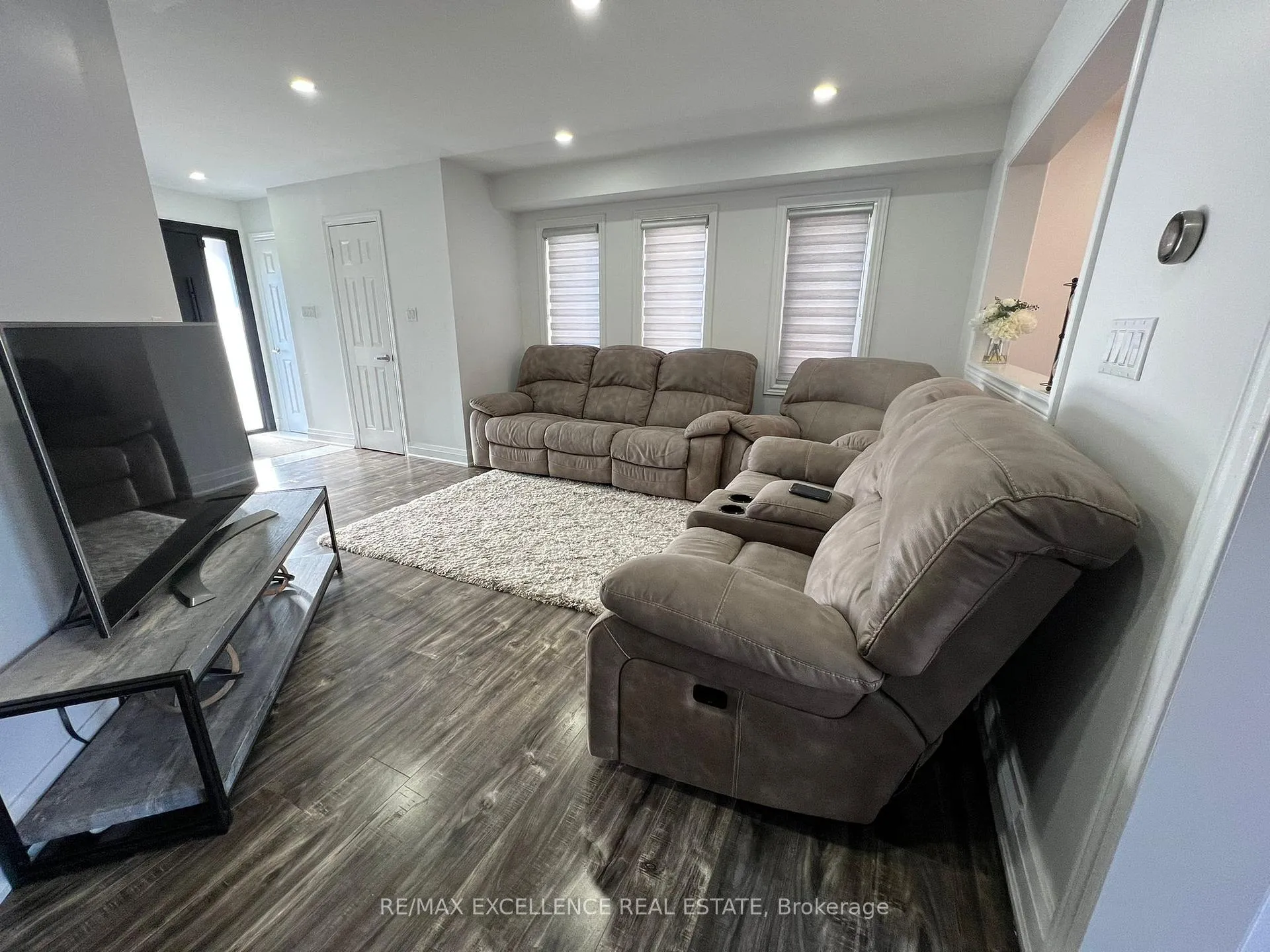 Photo 4 of 18 Fallstar Crescent, Brampton, Fletcher's Meadow — HOMEH
