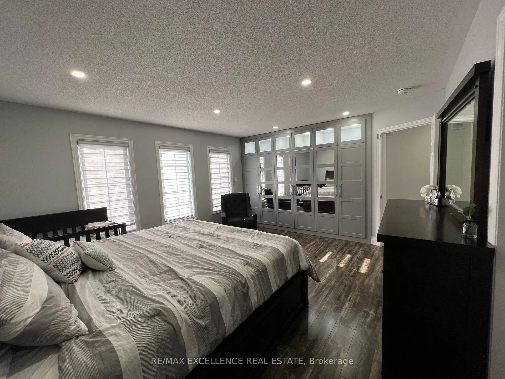 Photo 7 of 18 Fallstar Crescent, Brampton, Fletcher's Meadow — HOMEH