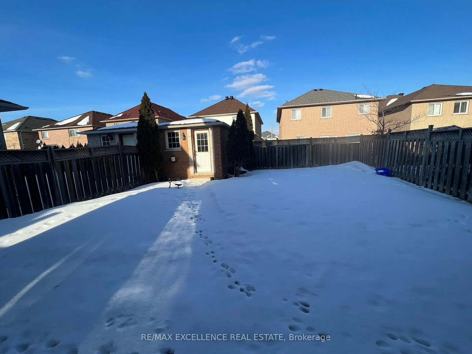 Photo 15 of 18 Fallstar Crescent, Brampton, Fletcher's Meadow — HOMEH
