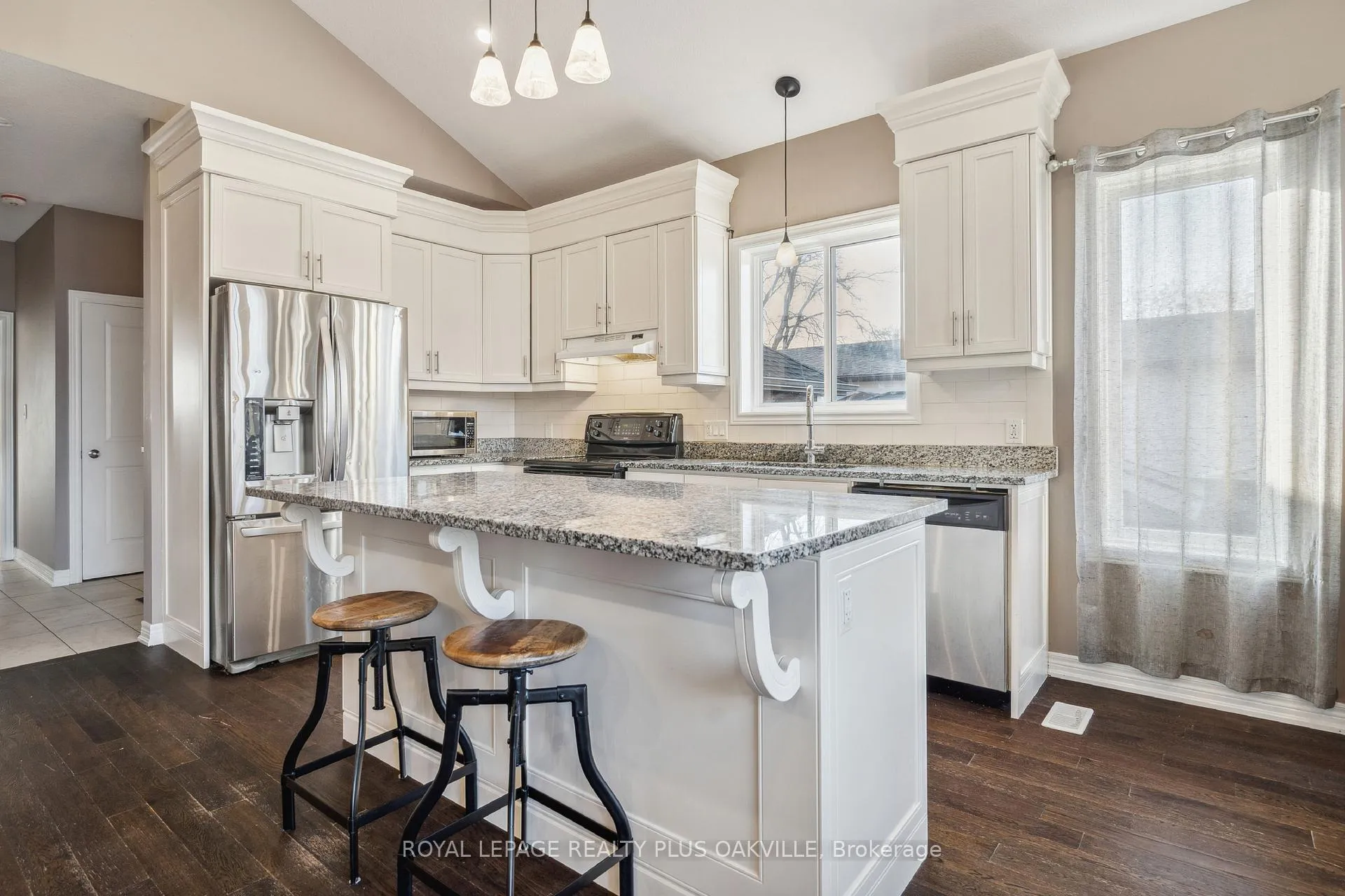 Photo 13 of 71 Locheed Drive, Hamilton, Lisgar — HOMEH