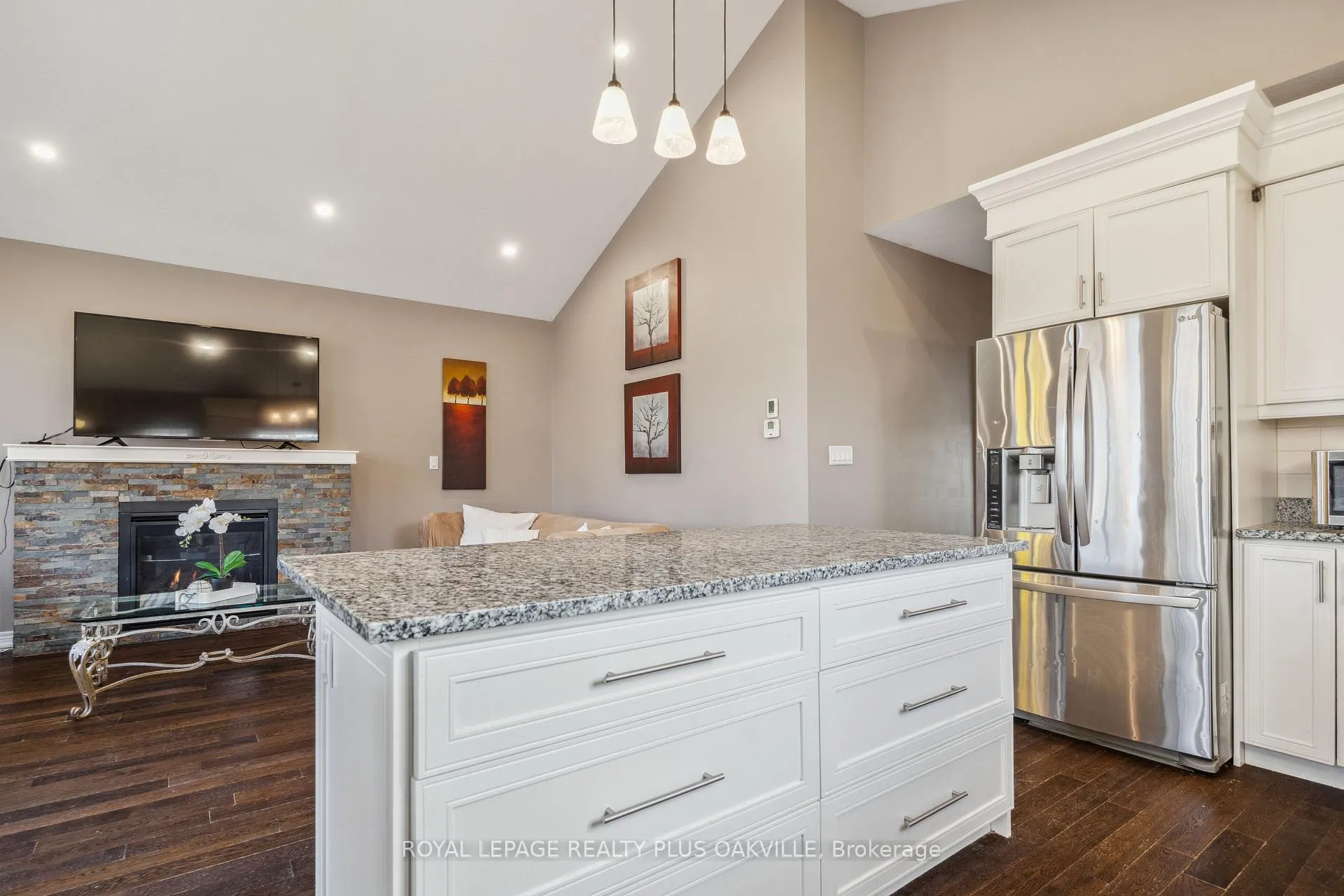 Photo 17 of 71 Locheed Drive, Hamilton, Lisgar — HOMEH