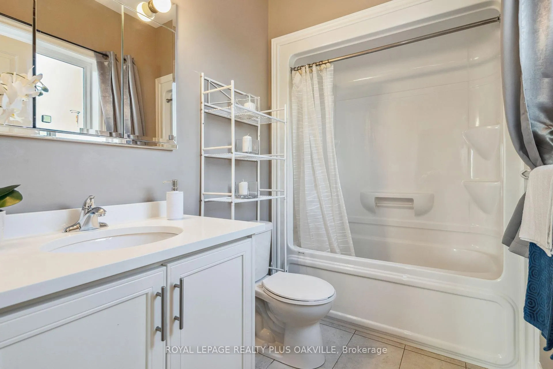 Photo 22 of 71 Locheed Drive, Hamilton, Lisgar — HOMEH