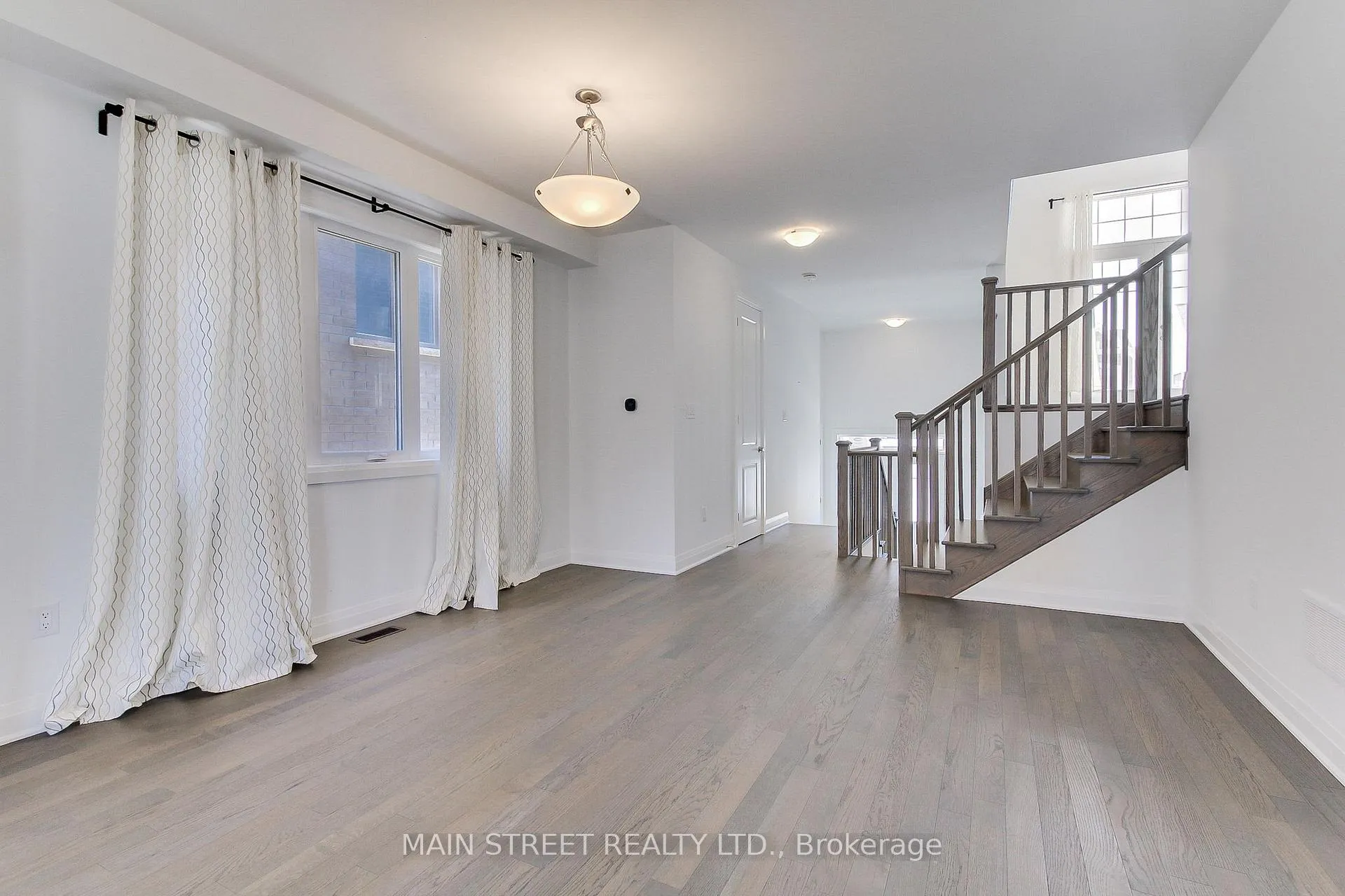 Photo 4 of 660 Mika Street, Innisfil, Alcona — HOMEH