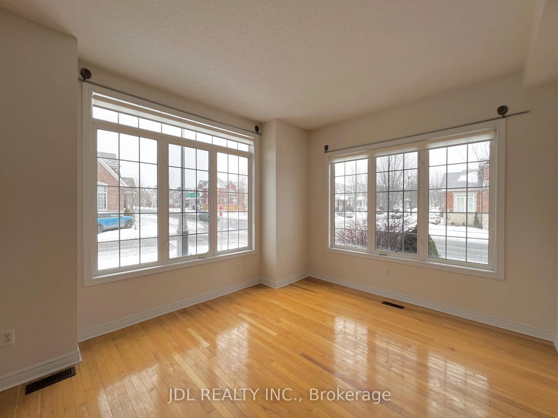 Photo 2 of 1 Winter Creek Crescent, Markham, Victoria Manor-Jennings Gate — HOMEH
