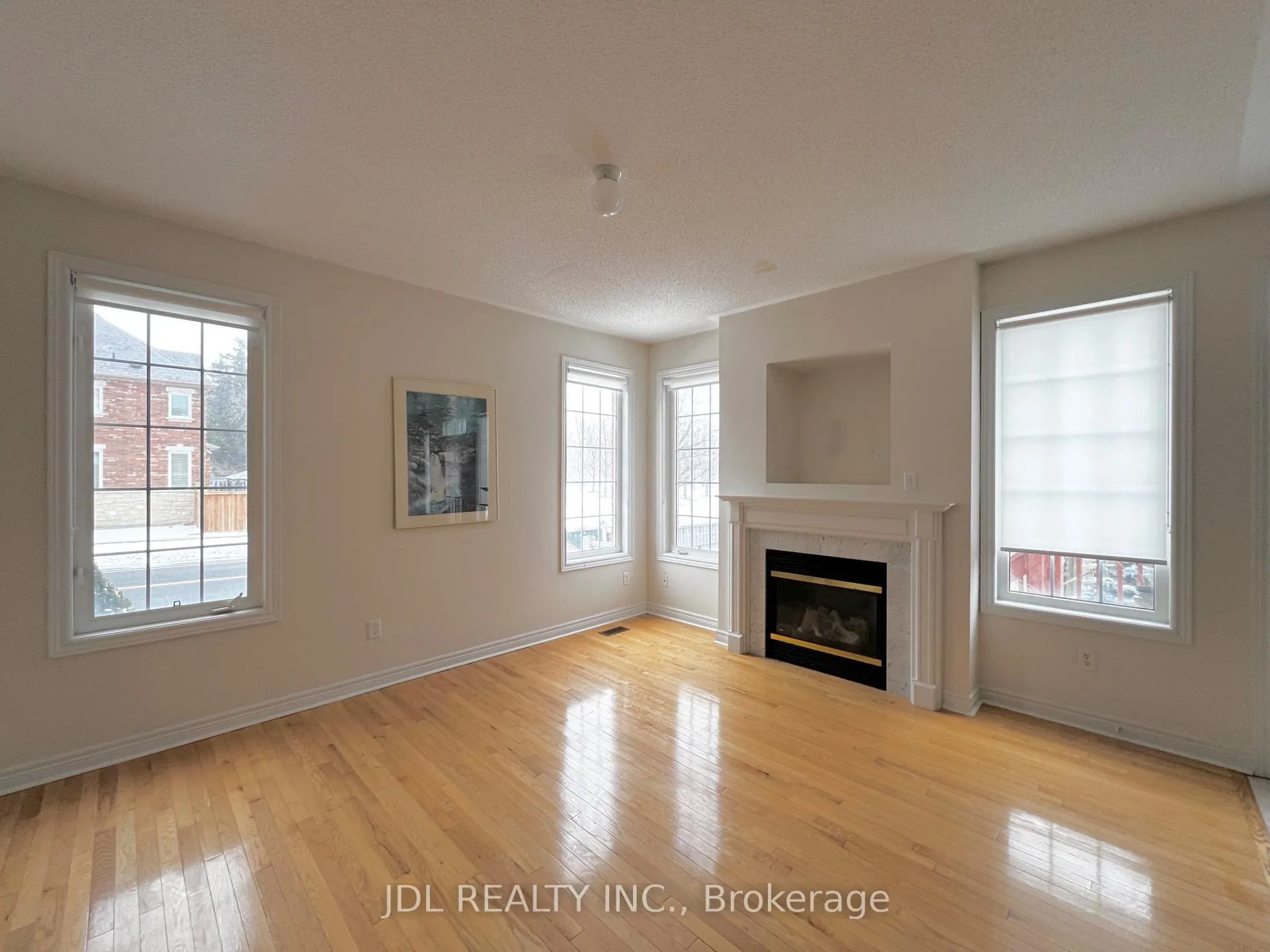 Photo 3 of 1 Winter Creek Crescent, Markham, Victoria Manor-Jennings Gate — HOMEH