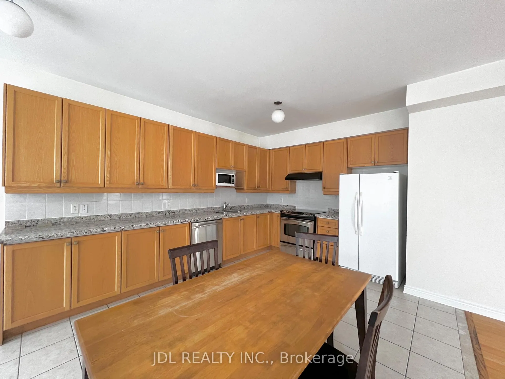 Photo 4 of 1 Winter Creek Crescent, Markham, Victoria Manor-Jennings Gate — HOMEH