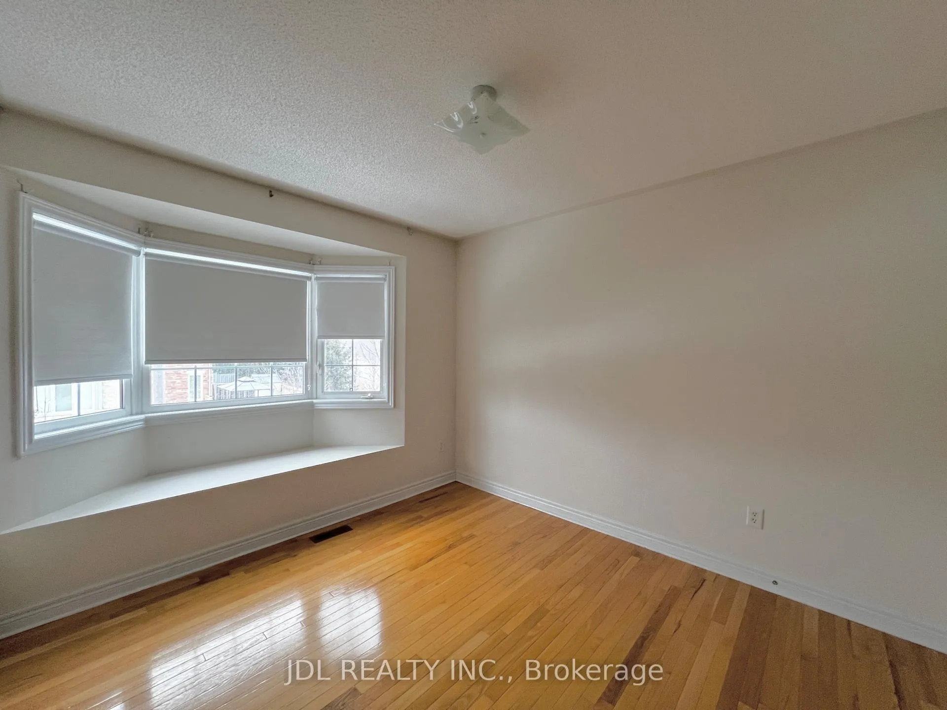 Photo 11 of 1 Winter Creek Crescent, Markham, Victoria Manor-Jennings Gate — HOMEH