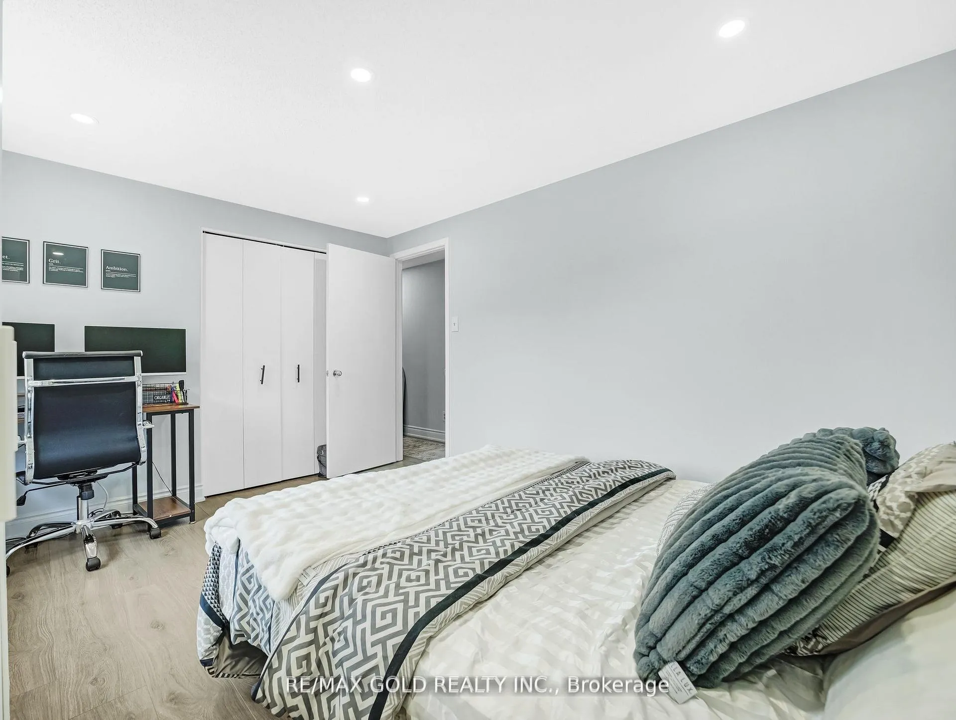 Photo 18 of Unit 6, 405 Kingscourt Drive, Waterloo — HOMEH