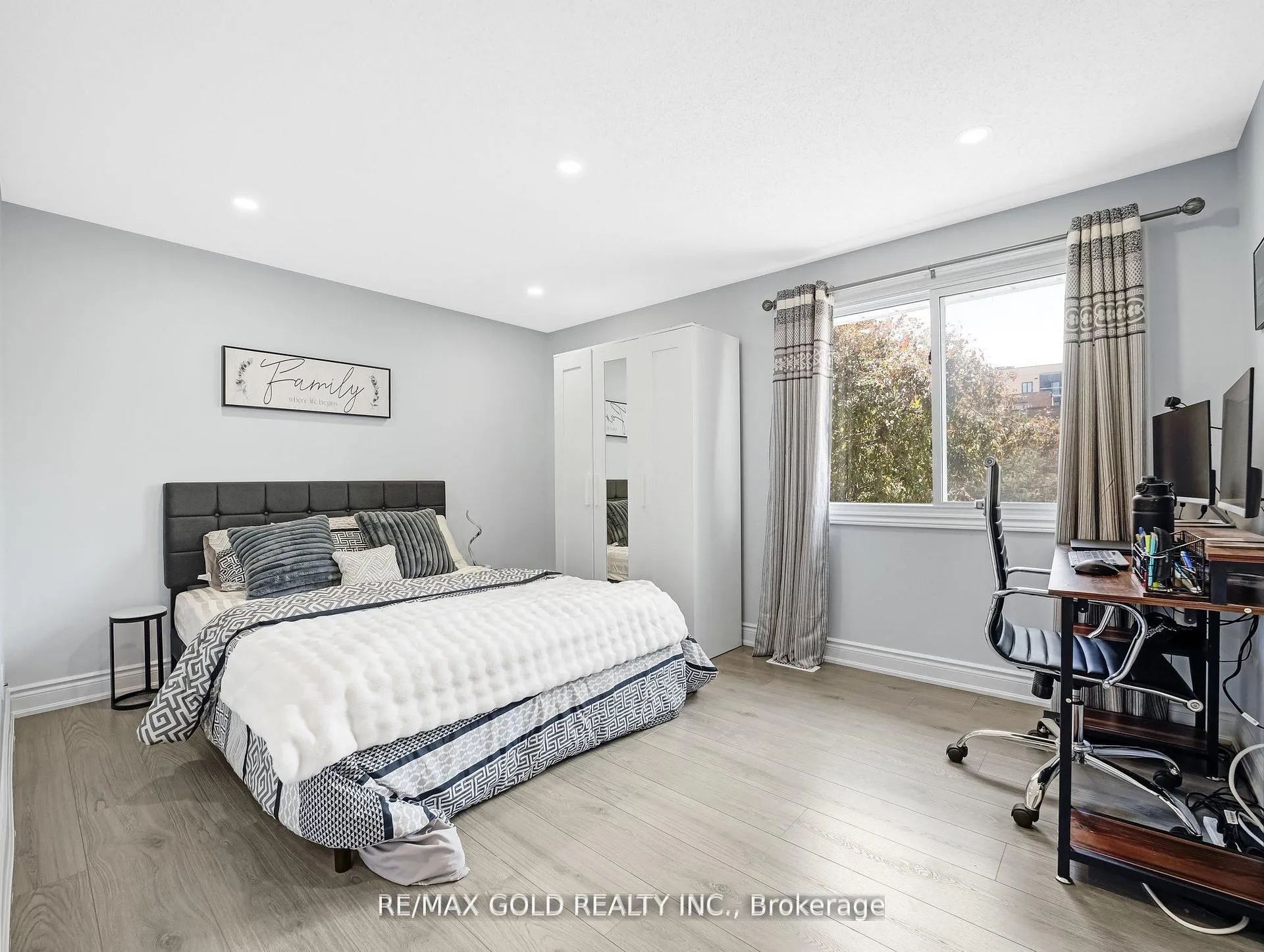 Photo 20 of Unit 6, 405 Kingscourt Drive, Waterloo — HOMEH