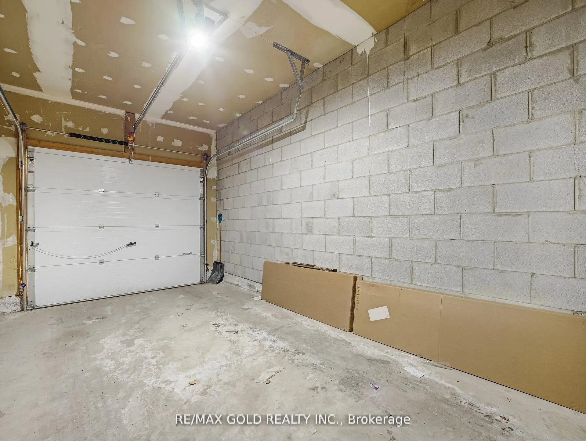 Photo 34 of Unit 6, 405 Kingscourt Drive, Waterloo — HOMEH