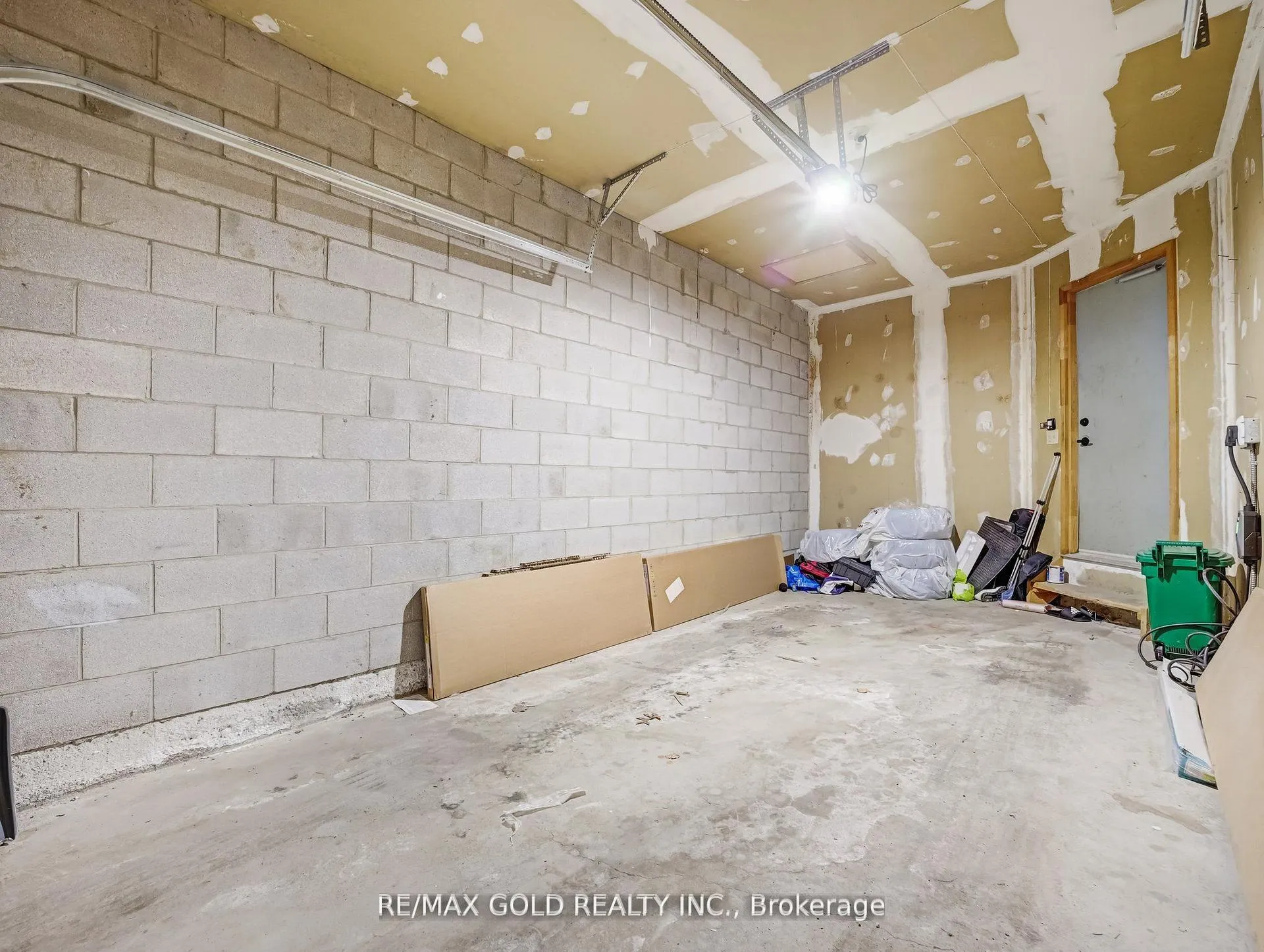 Photo 35 of Unit 6, 405 Kingscourt Drive, Waterloo — HOMEH