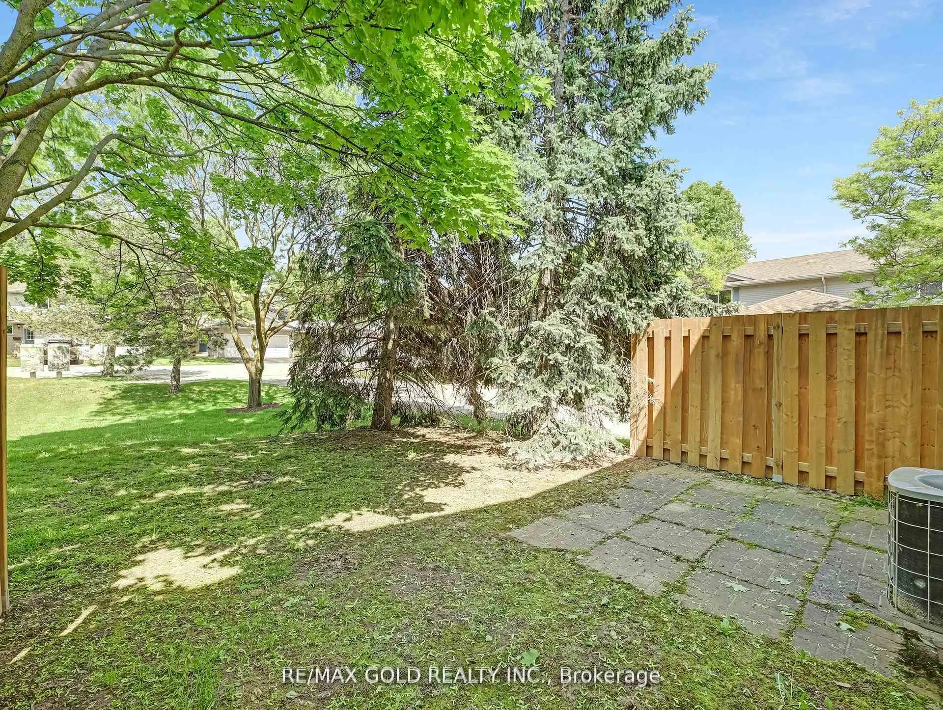 Photo 39 of Unit 6, 405 Kingscourt Drive, Waterloo — HOMEH