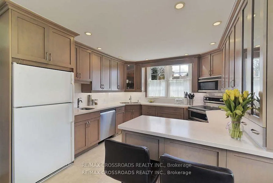 Photo 10 of 634 Brookside Drive, Oshawa, O'Neill — HOMEH