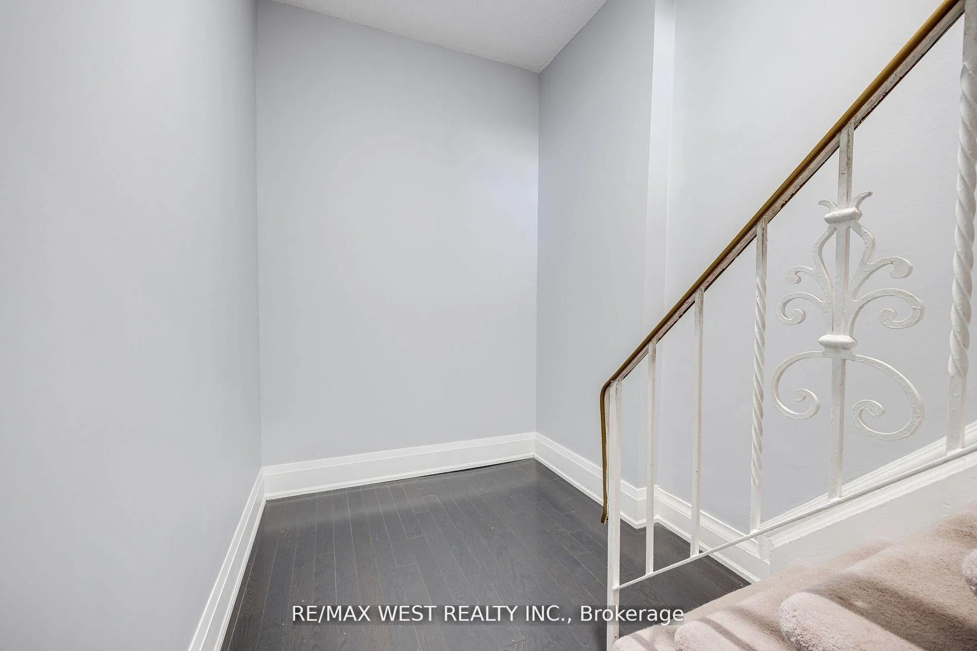 Photo 5 of Unit Upper, 1177 Dundas Street W, Toronto, Trinity-Bellwoods — HOMEH