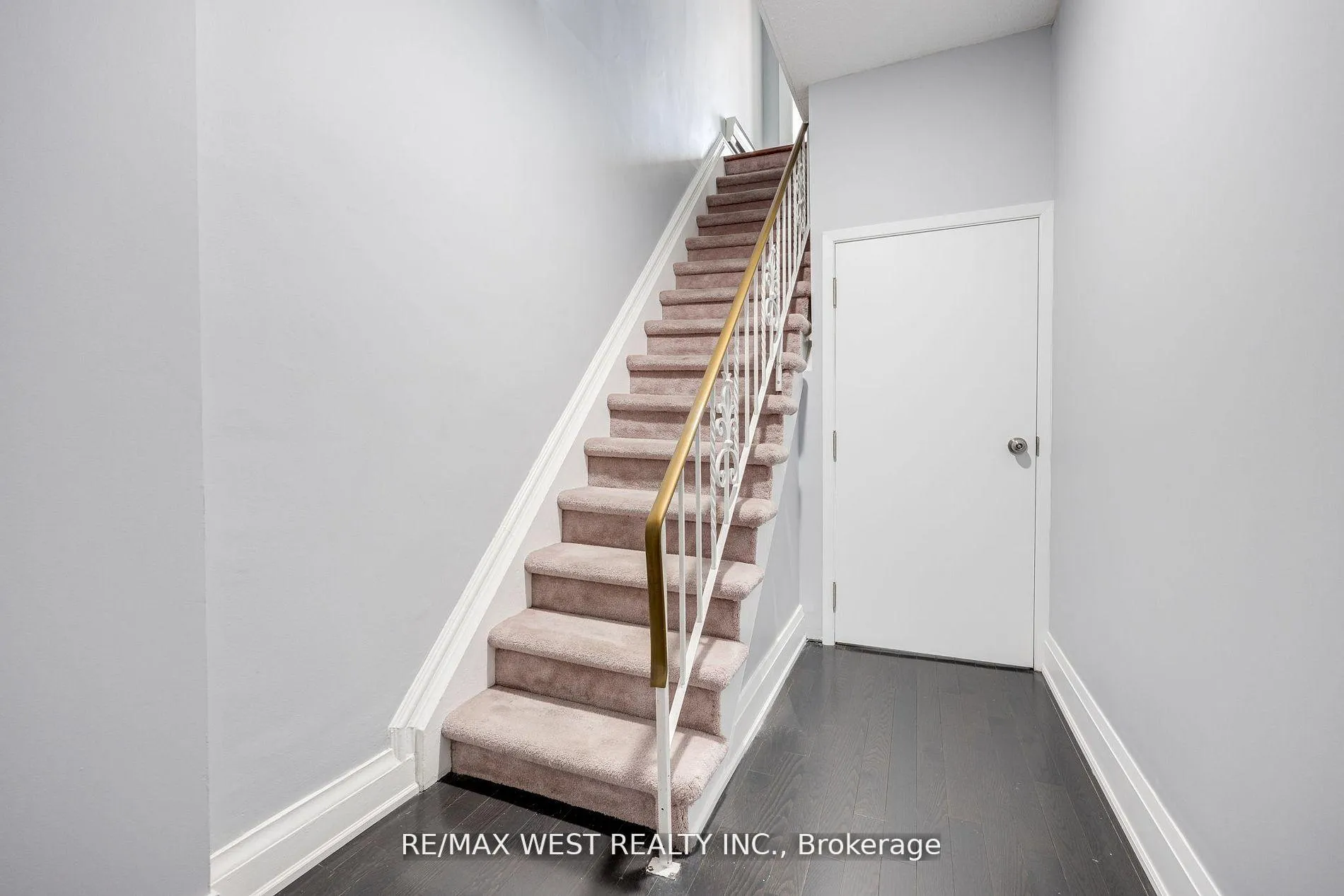 Photo 6 of Unit Upper, 1177 Dundas Street W, Toronto, Trinity-Bellwoods — HOMEH