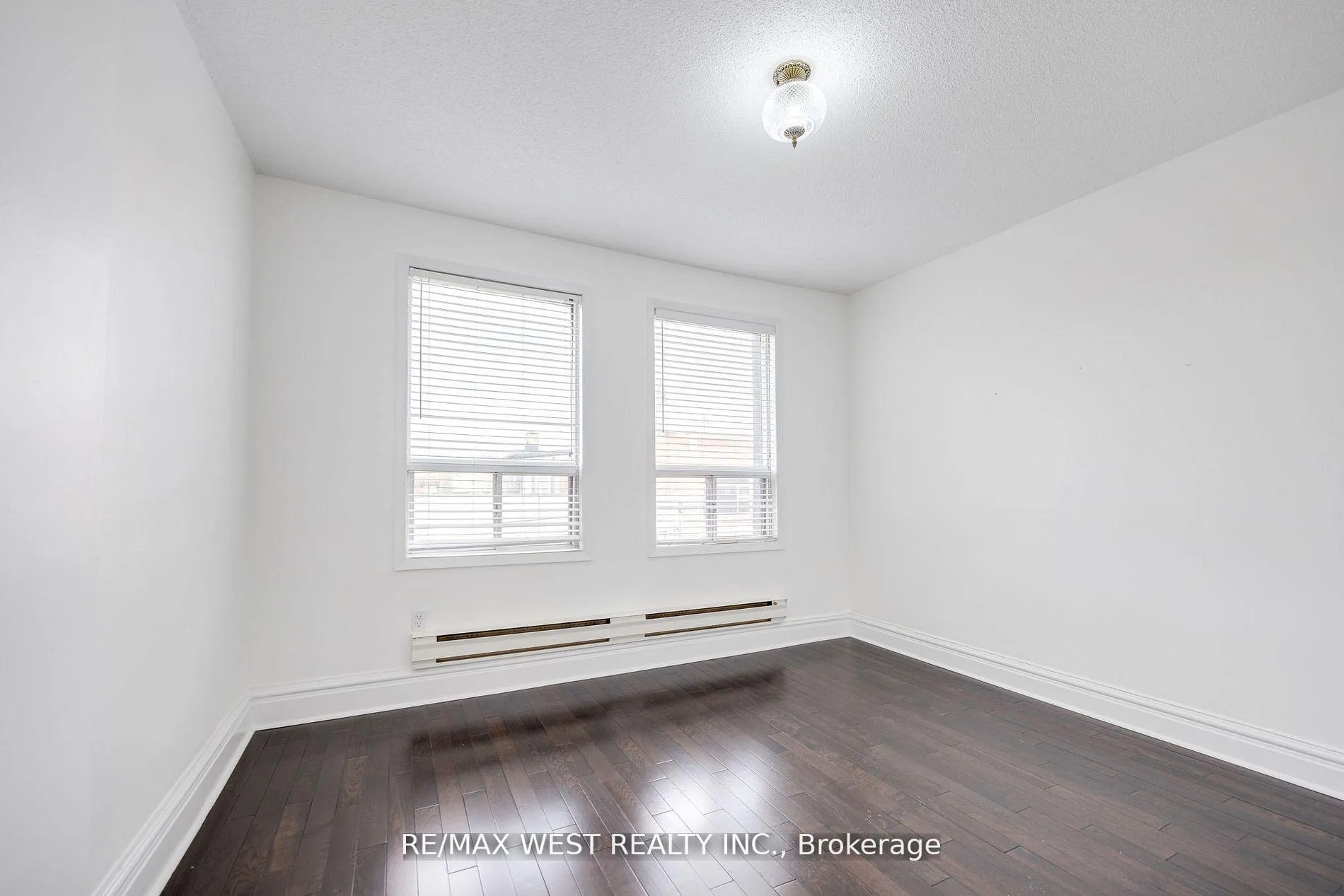 Photo 7 of Unit Upper, 1177 Dundas Street W, Toronto, Trinity-Bellwoods — HOMEH