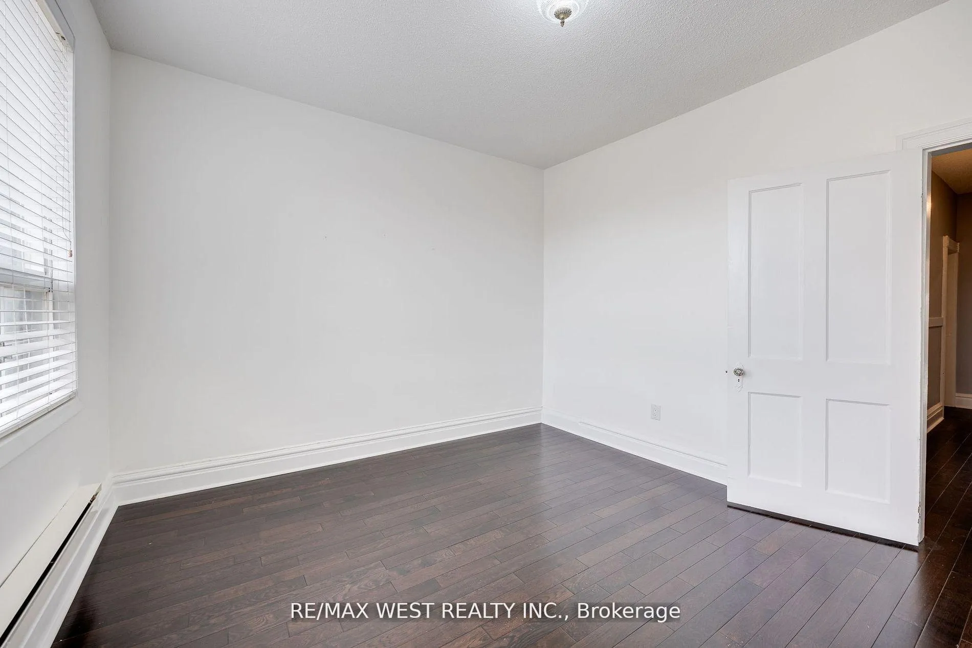 Photo 8 of Unit Upper, 1177 Dundas Street W, Toronto, Trinity-Bellwoods — HOMEH