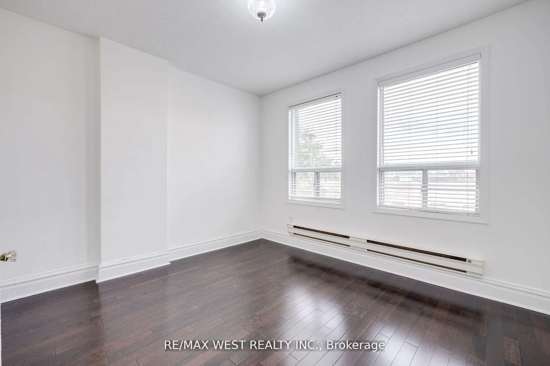 Photo 9 of Unit Upper, 1177 Dundas Street W, Toronto, Trinity-Bellwoods — HOMEH