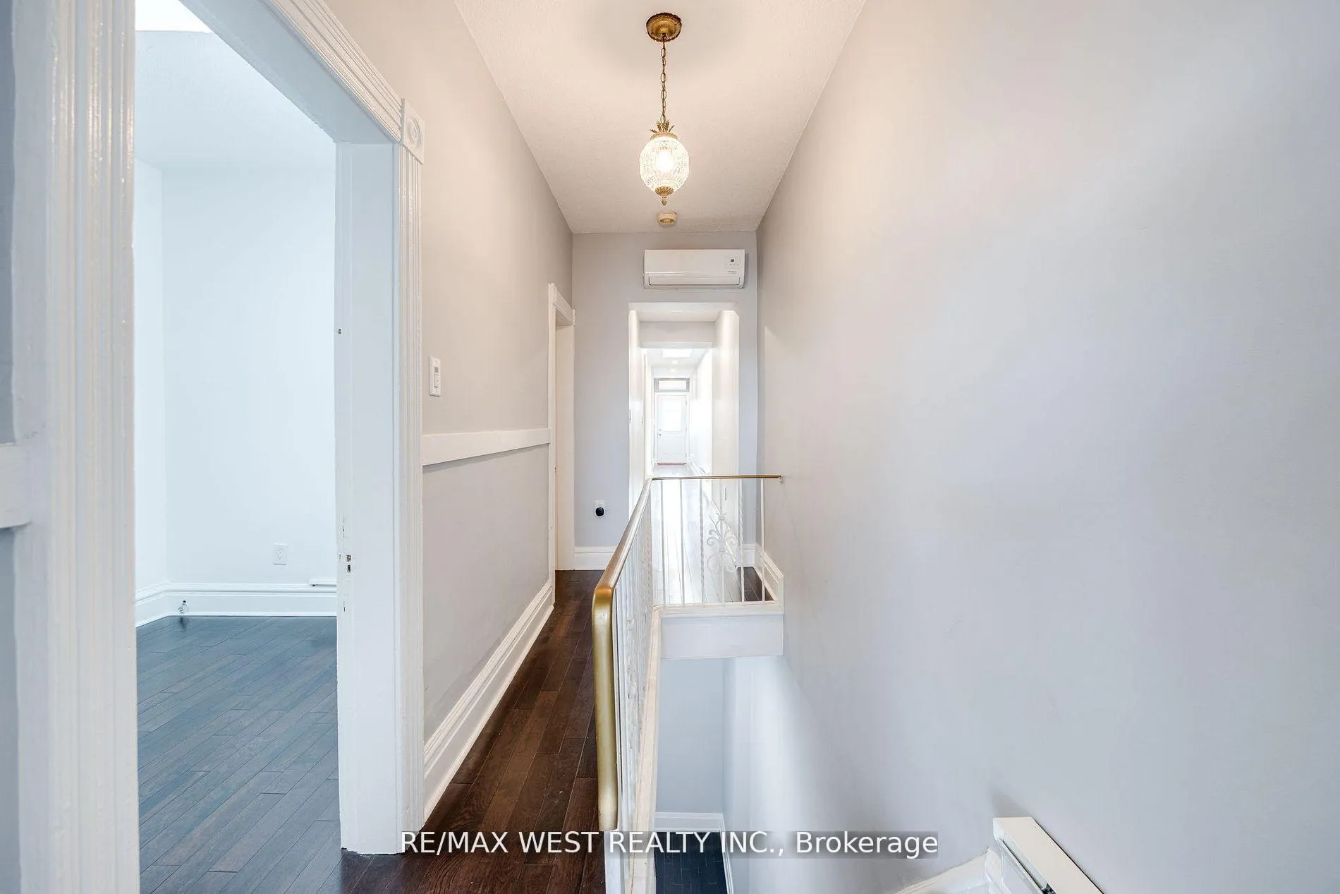 Photo 10 of Unit Upper, 1177 Dundas Street W, Toronto, Trinity-Bellwoods — HOMEH