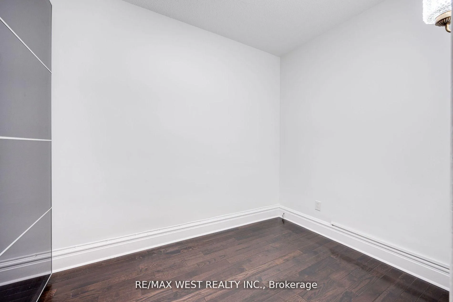 Photo 11 of Unit Upper, 1177 Dundas Street W, Toronto, Trinity-Bellwoods — HOMEH