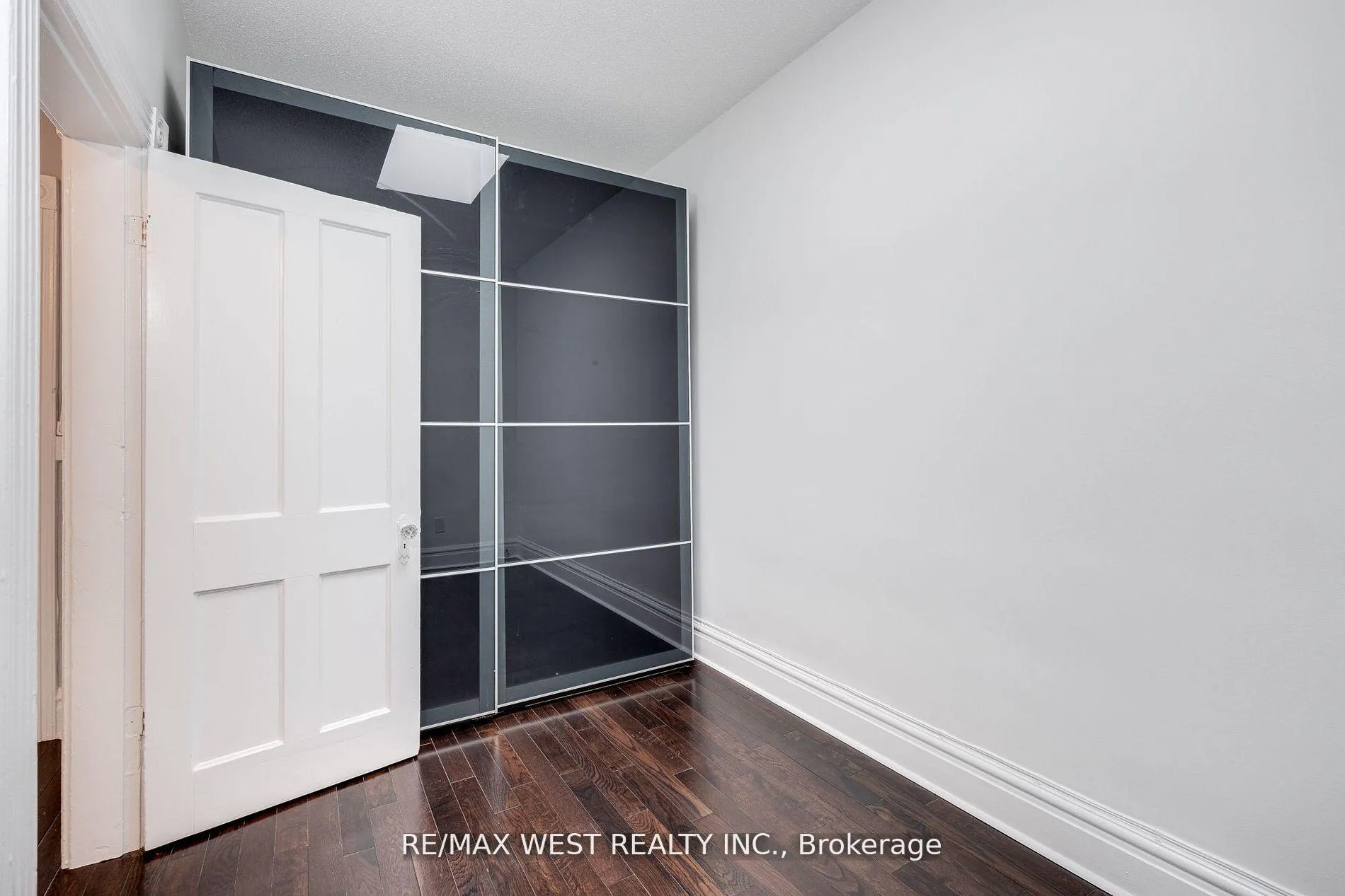Photo 12 of Unit Upper, 1177 Dundas Street W, Toronto, Trinity-Bellwoods — HOMEH