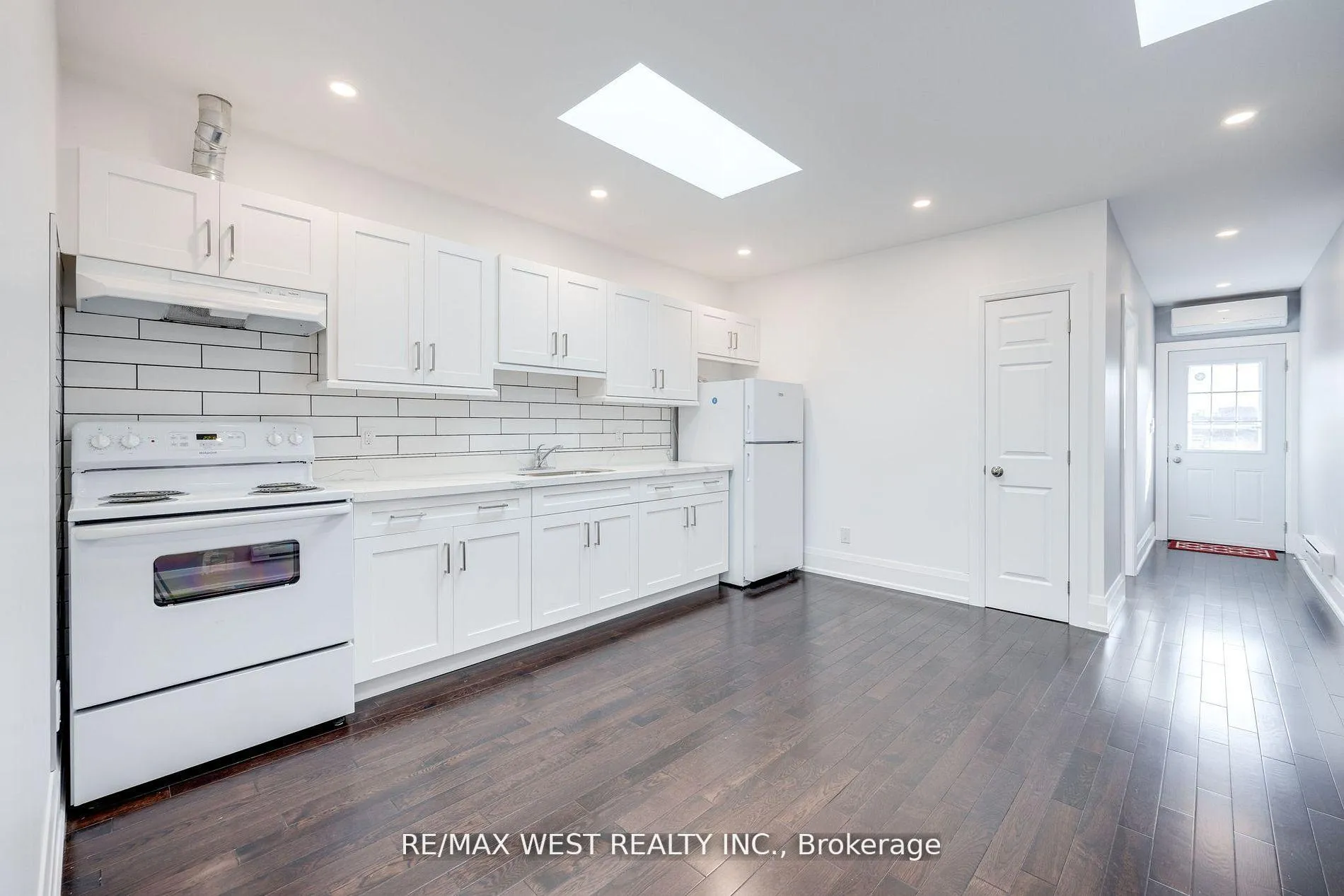 Photo 17 of Unit Upper, 1177 Dundas Street W, Toronto, Trinity-Bellwoods — HOMEH