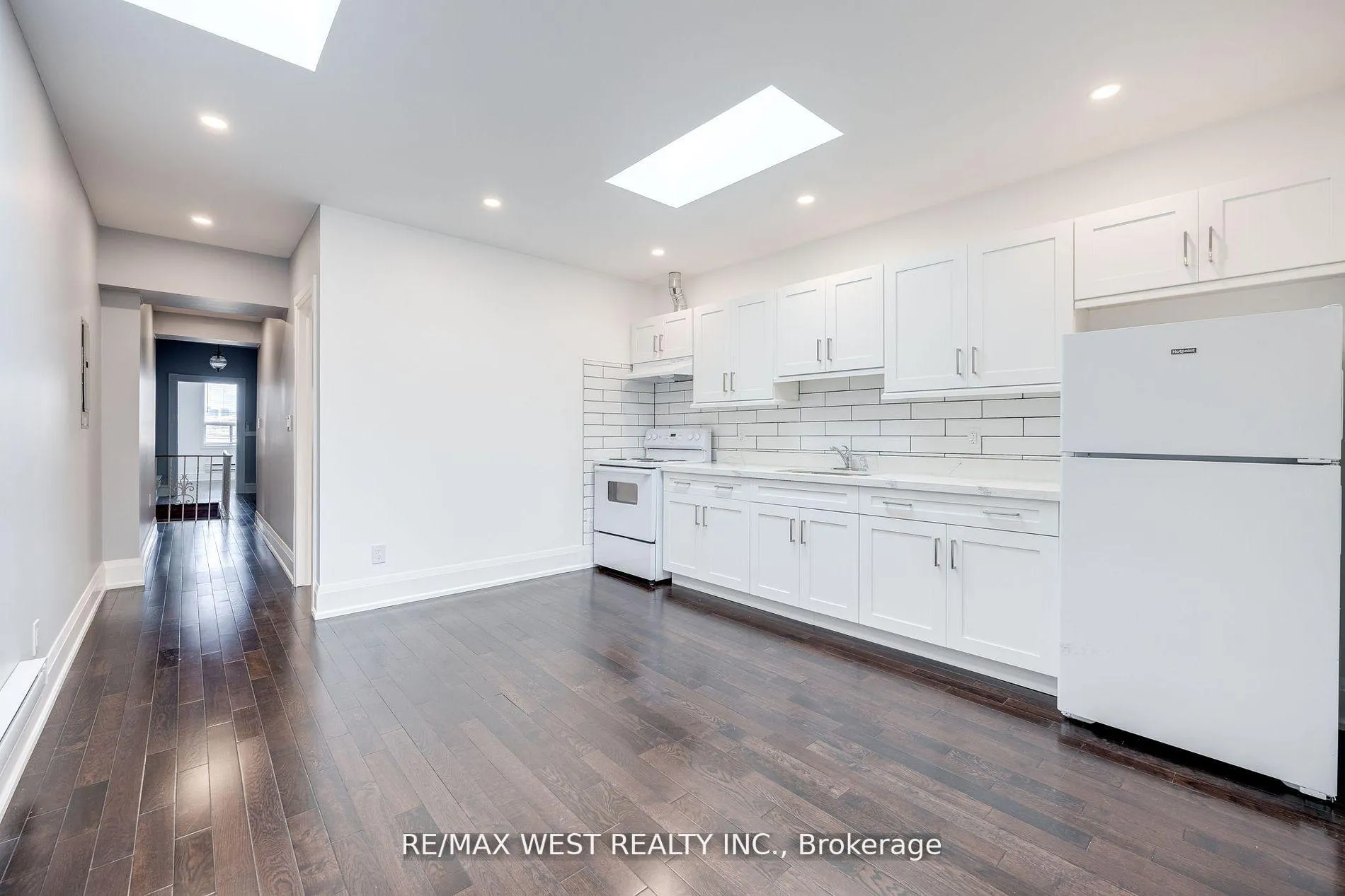 Photo 18 of Unit Upper, 1177 Dundas Street W, Toronto, Trinity-Bellwoods — HOMEH