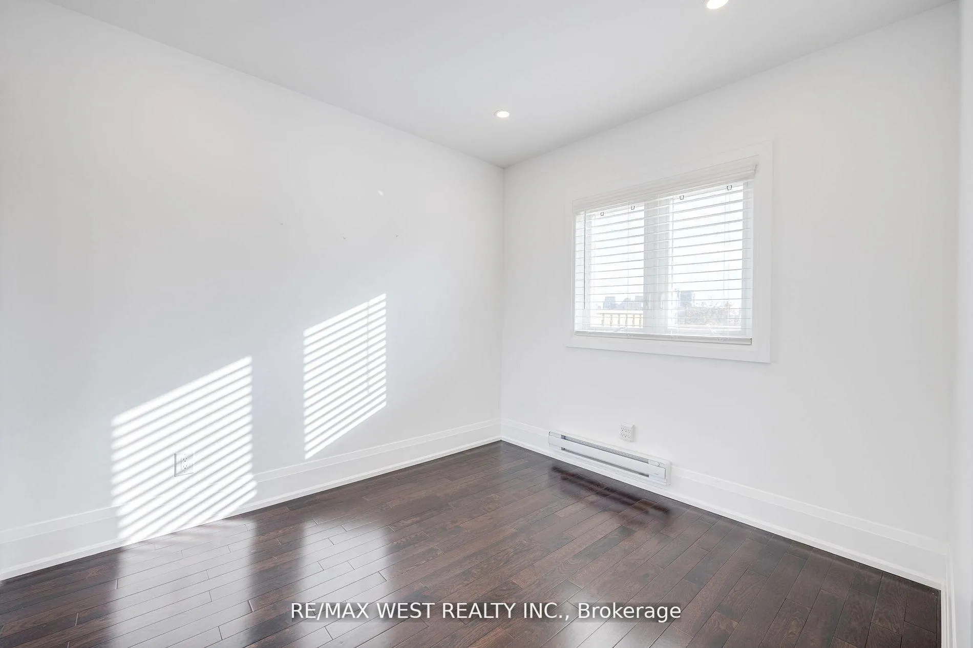 Photo 19 of Unit Upper, 1177 Dundas Street W, Toronto, Trinity-Bellwoods — HOMEH