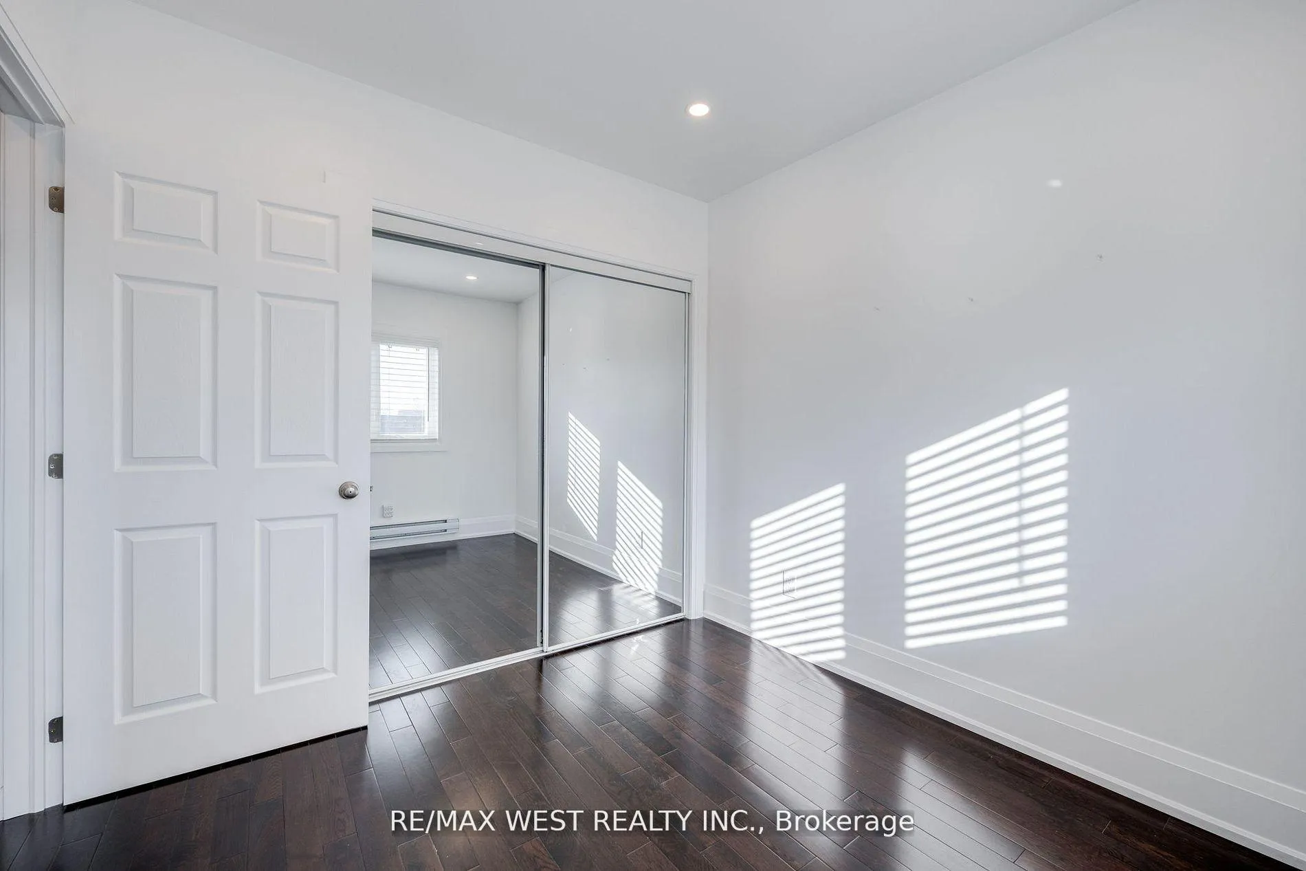 Photo 20 of Unit Upper, 1177 Dundas Street W, Toronto, Trinity-Bellwoods — HOMEH