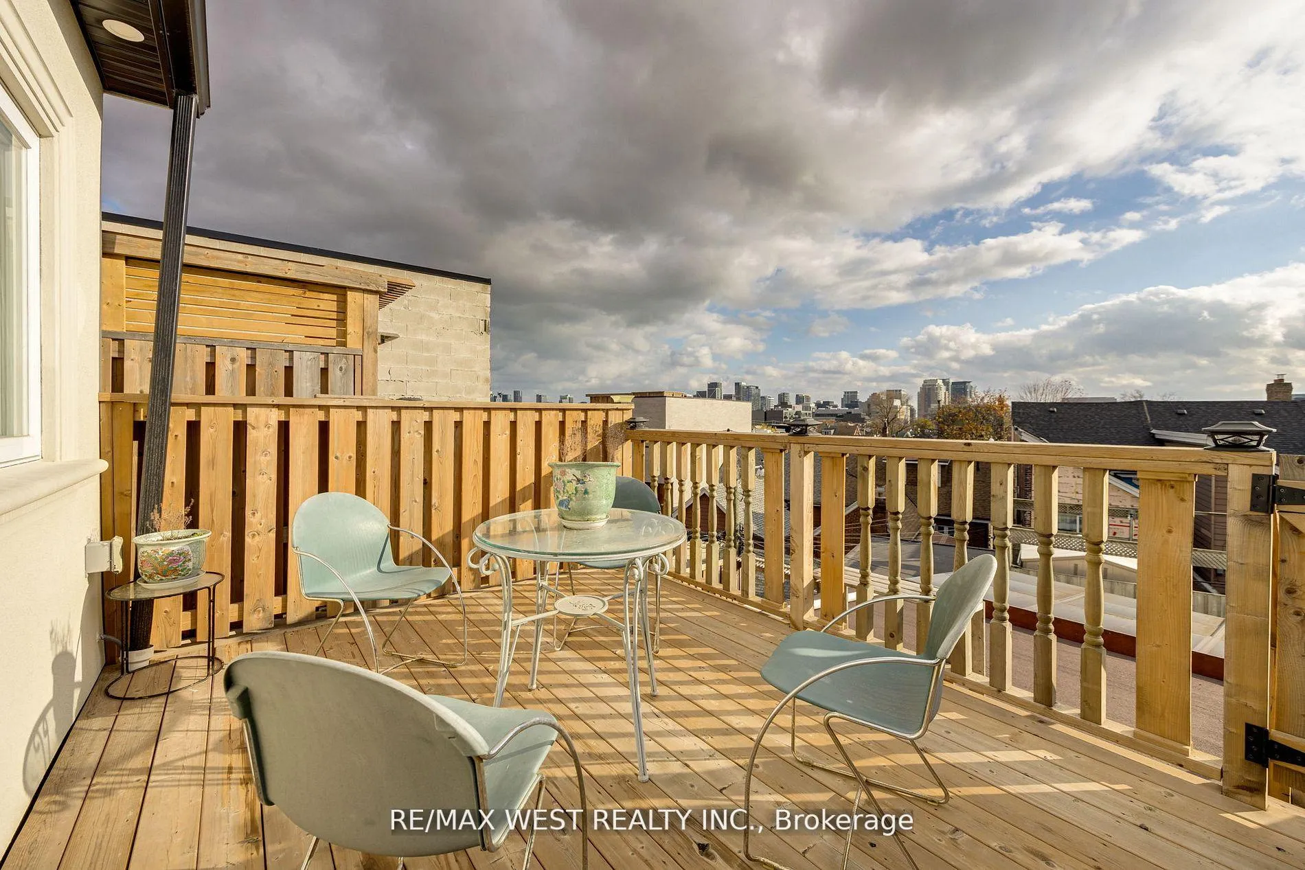 Photo 21 of Unit Upper, 1177 Dundas Street W, Toronto, Trinity-Bellwoods — HOMEH