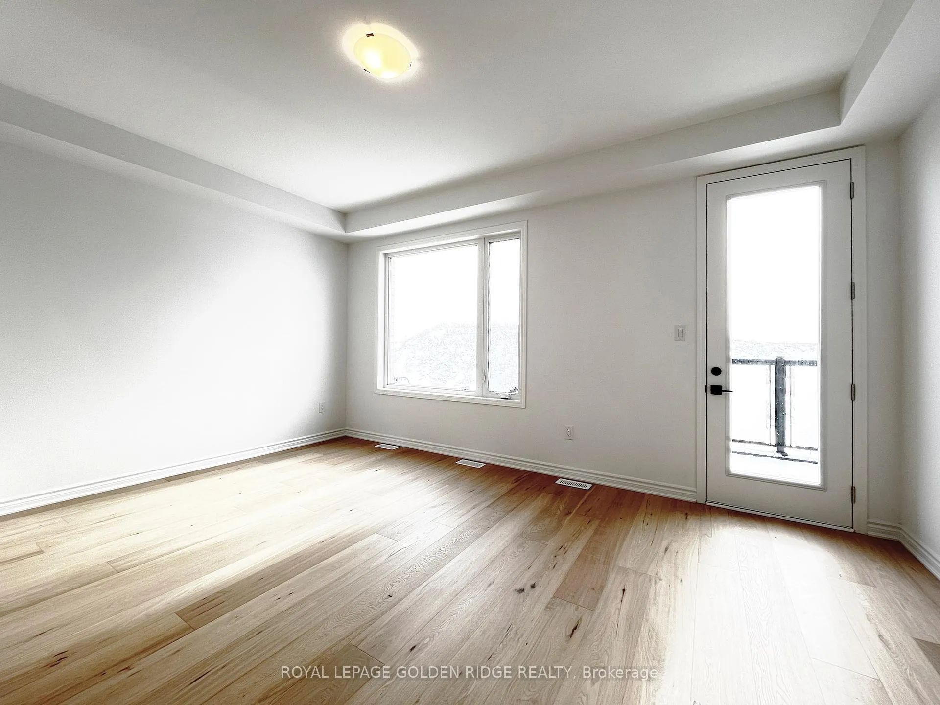 Photo 11 of 34 Azure Drive, Markham, Rural Markham — HOMEH